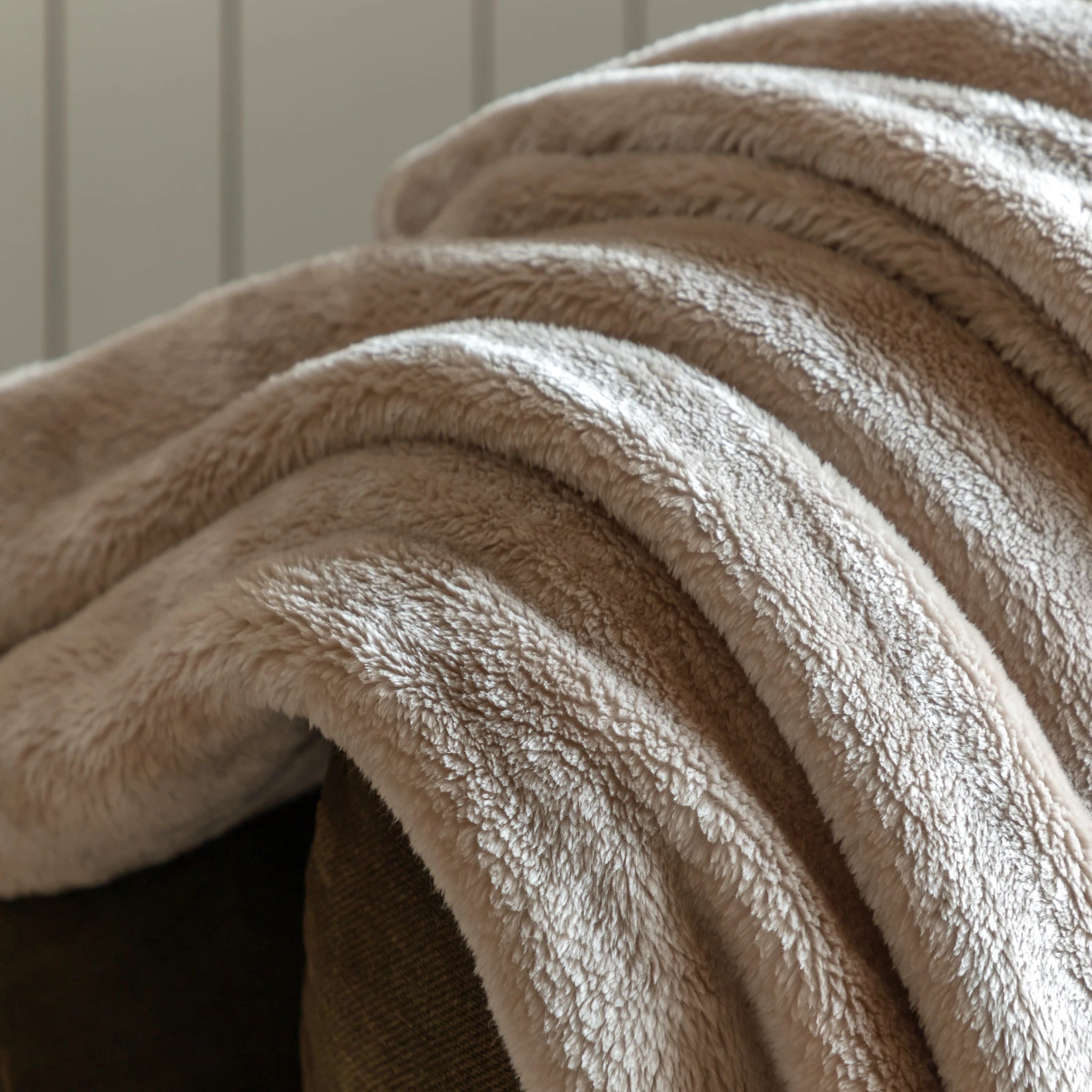 Aldervale Toasty Fleece Taupe Throw