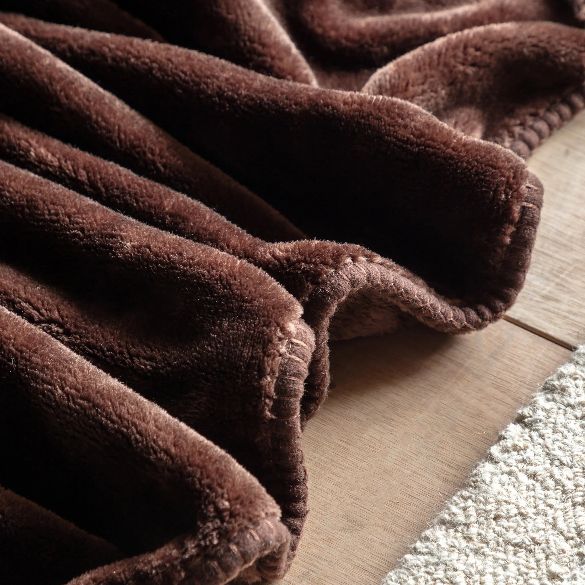 Aldervale Toasty Fleece Chocolate Brown Throw