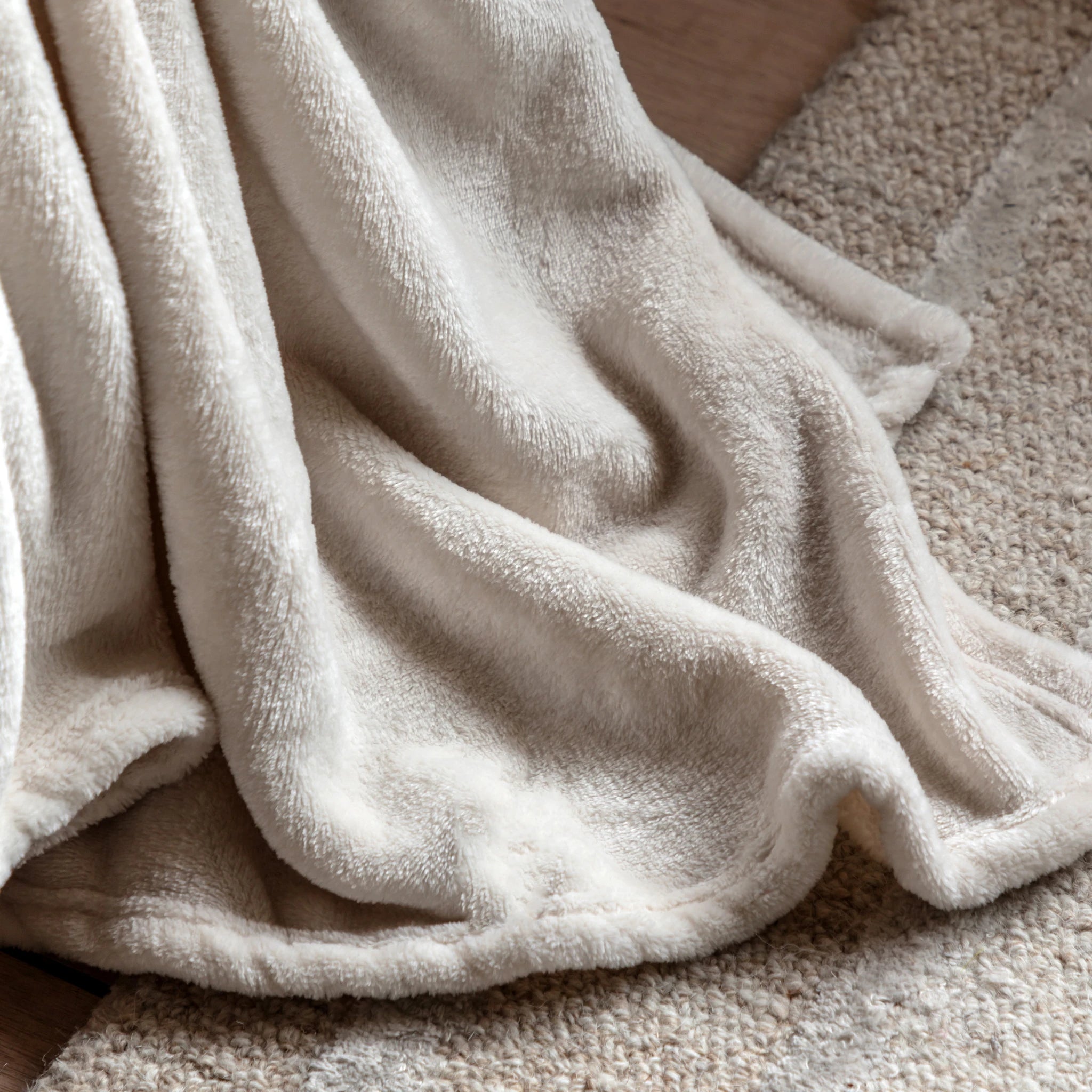 Phoenix Super Soft Flannel Fleece Ecru Throw