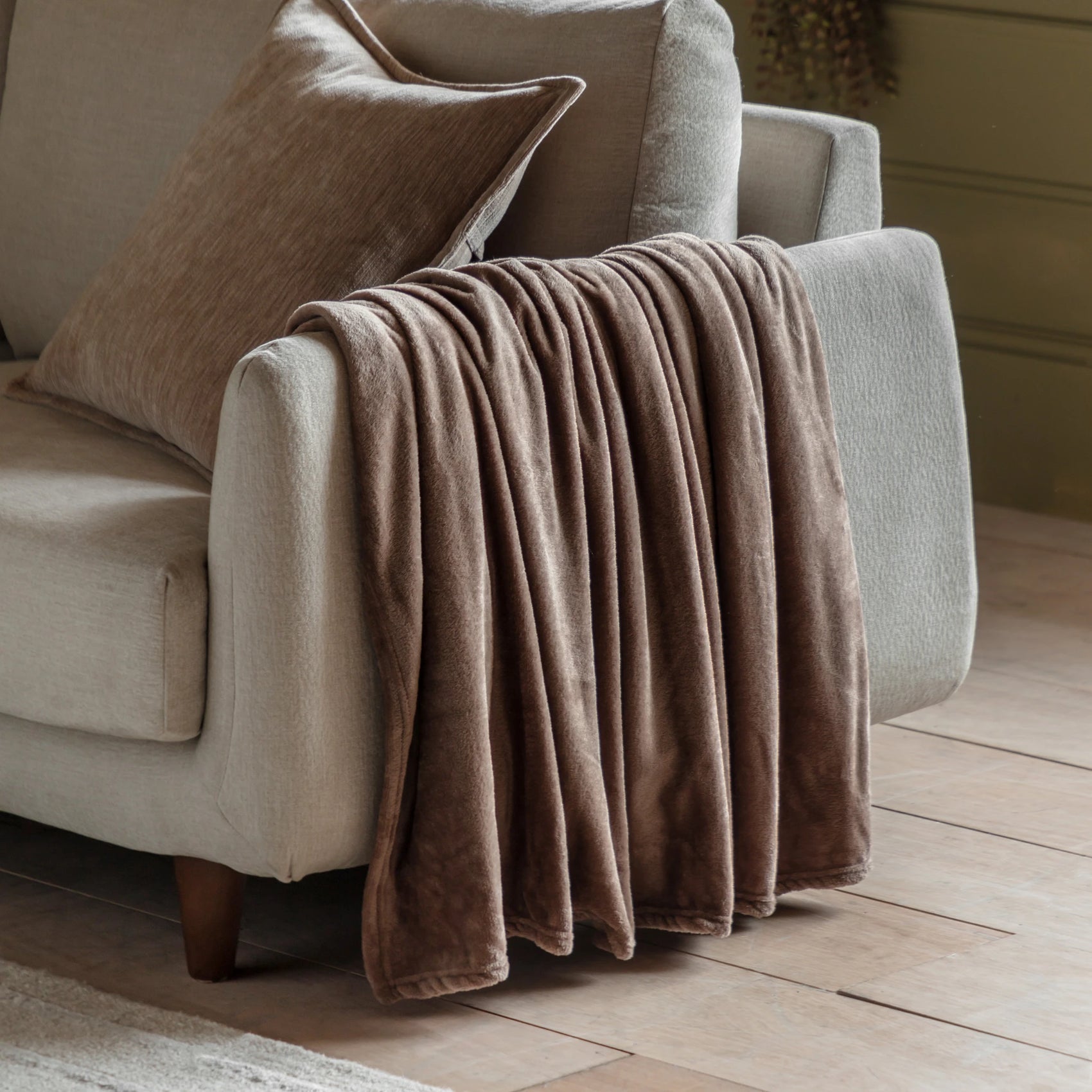 Phoenix Super Soft Flannel Fleece Mocha Throw