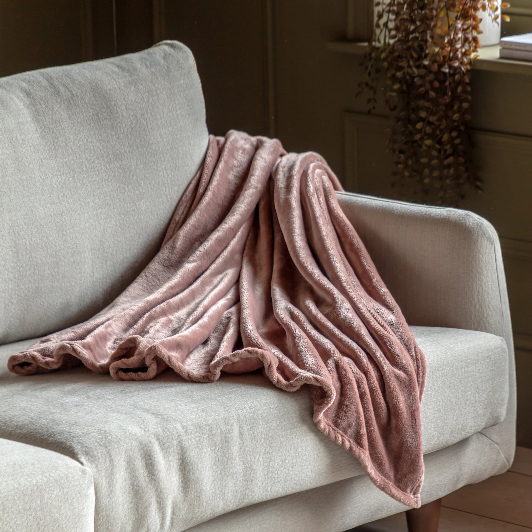 Phoenix Super Soft Flannel Fleece Pink Throw