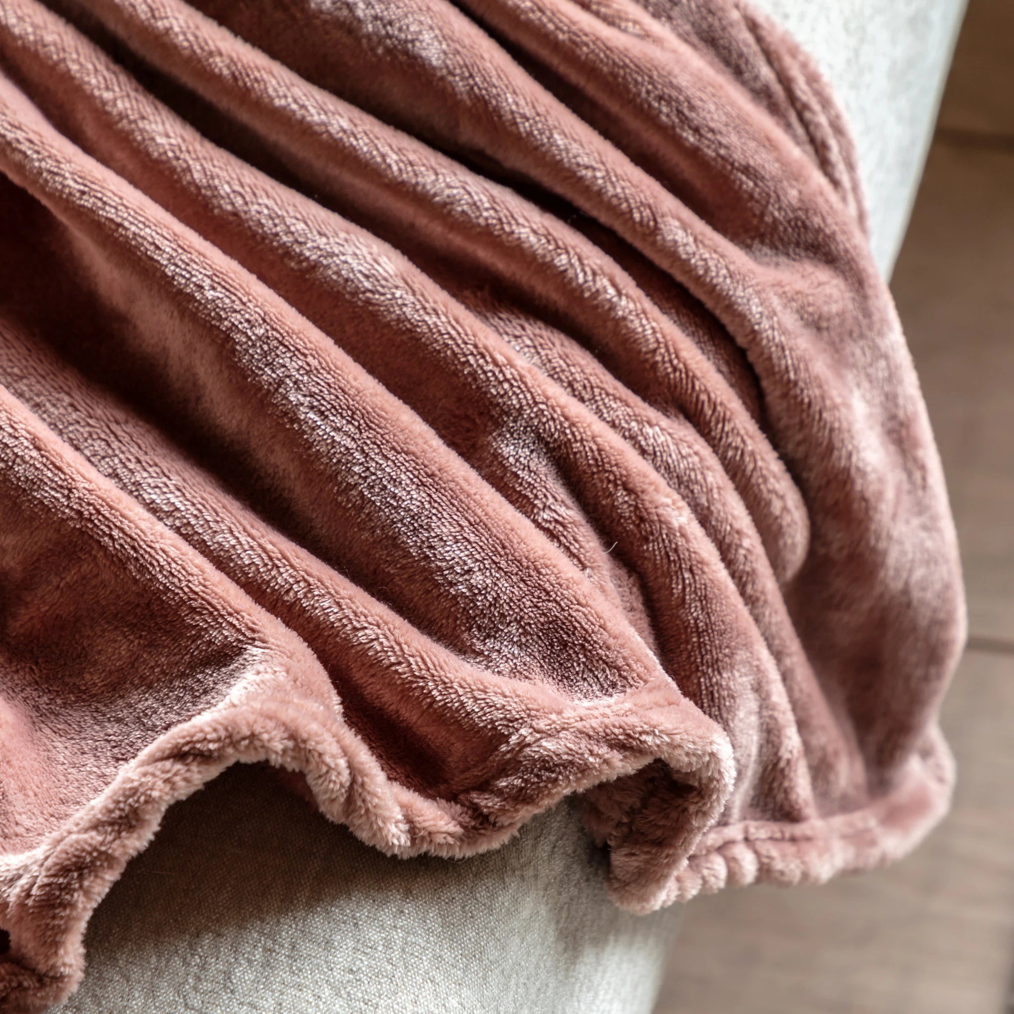 Phoenix Super Soft Flannel Fleece Pink Throw