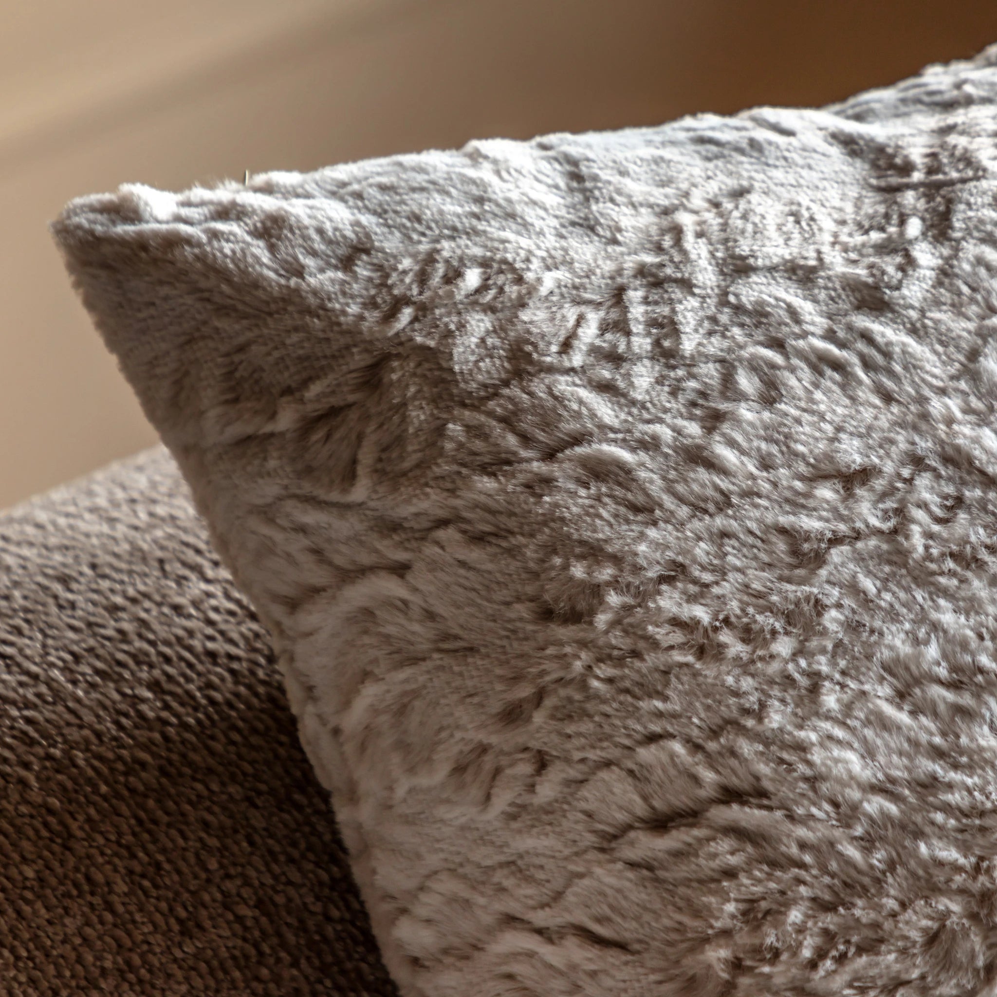 Set of 2 Mare Faux Fur Natural Cushions 50x50cm