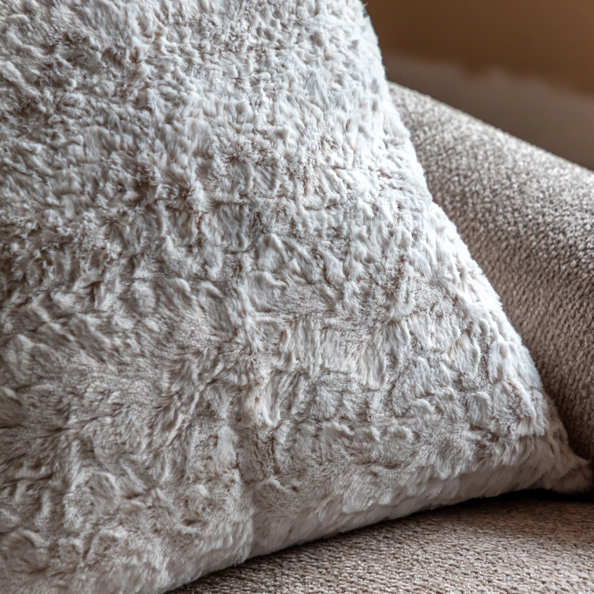 Set of 2 Mare Faux Fur Natural Cushions 50x50cm