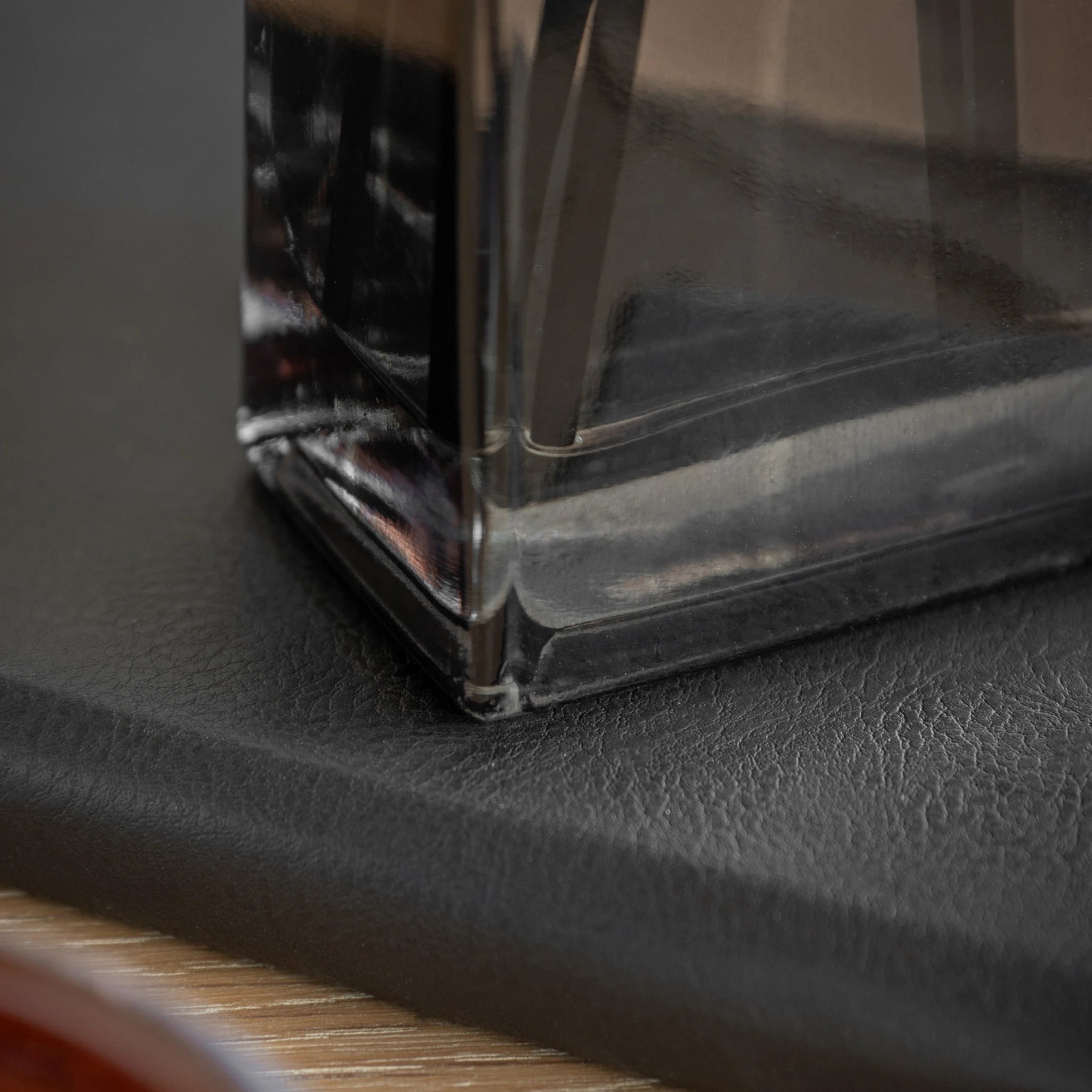 Avoria Grey Smoky Leather 400ml Reed Diffuser