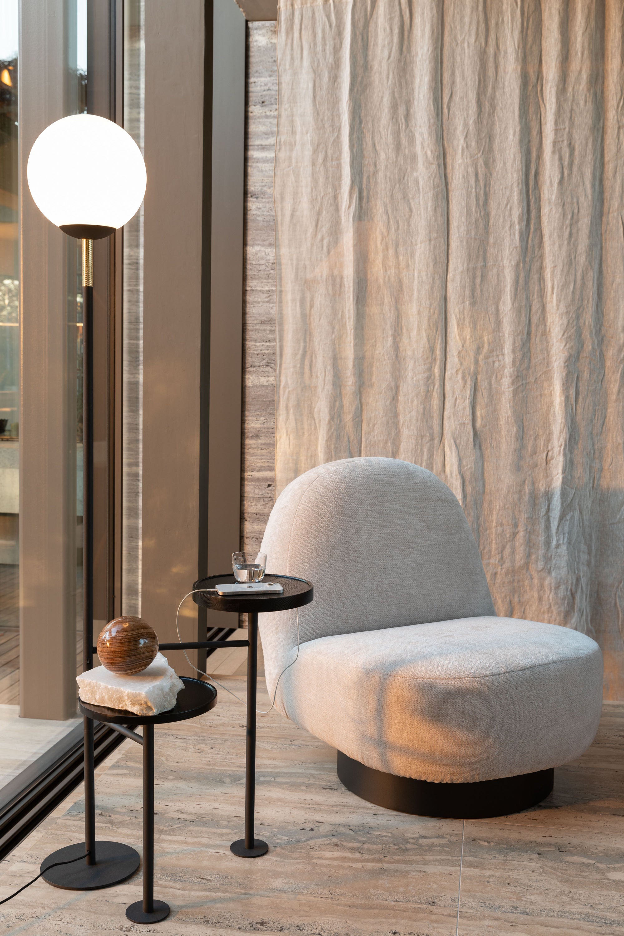 Zuiver Orion Charge Black Floor Lamp