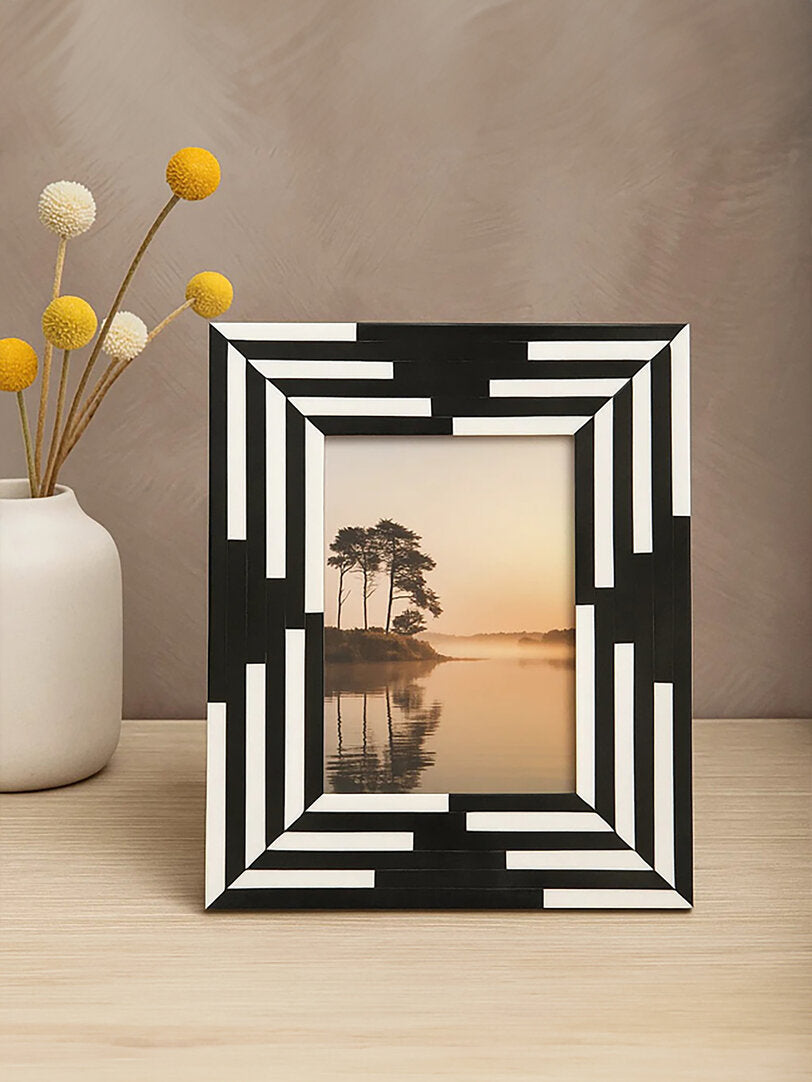 Marbs 5x7 Black & White Stripe Photo Frame