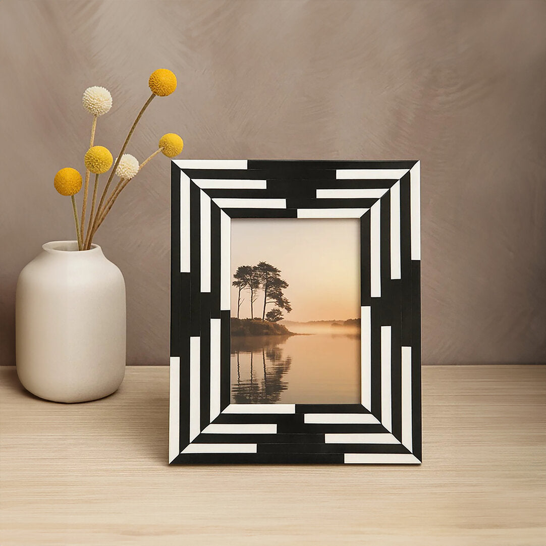 Marbs 5x7 Black & White Stripe Photo Frame
