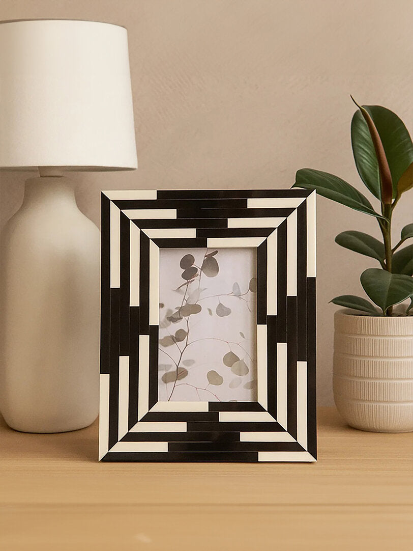 Marbs 4x6 Black & White Stripe Photo Frame
