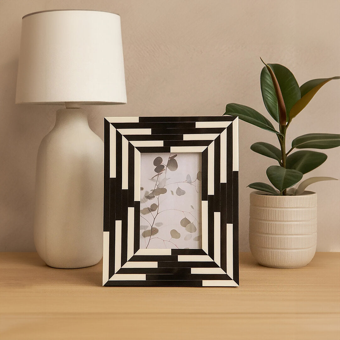Marbs 4x6 Black & White Stripe Photo Frame