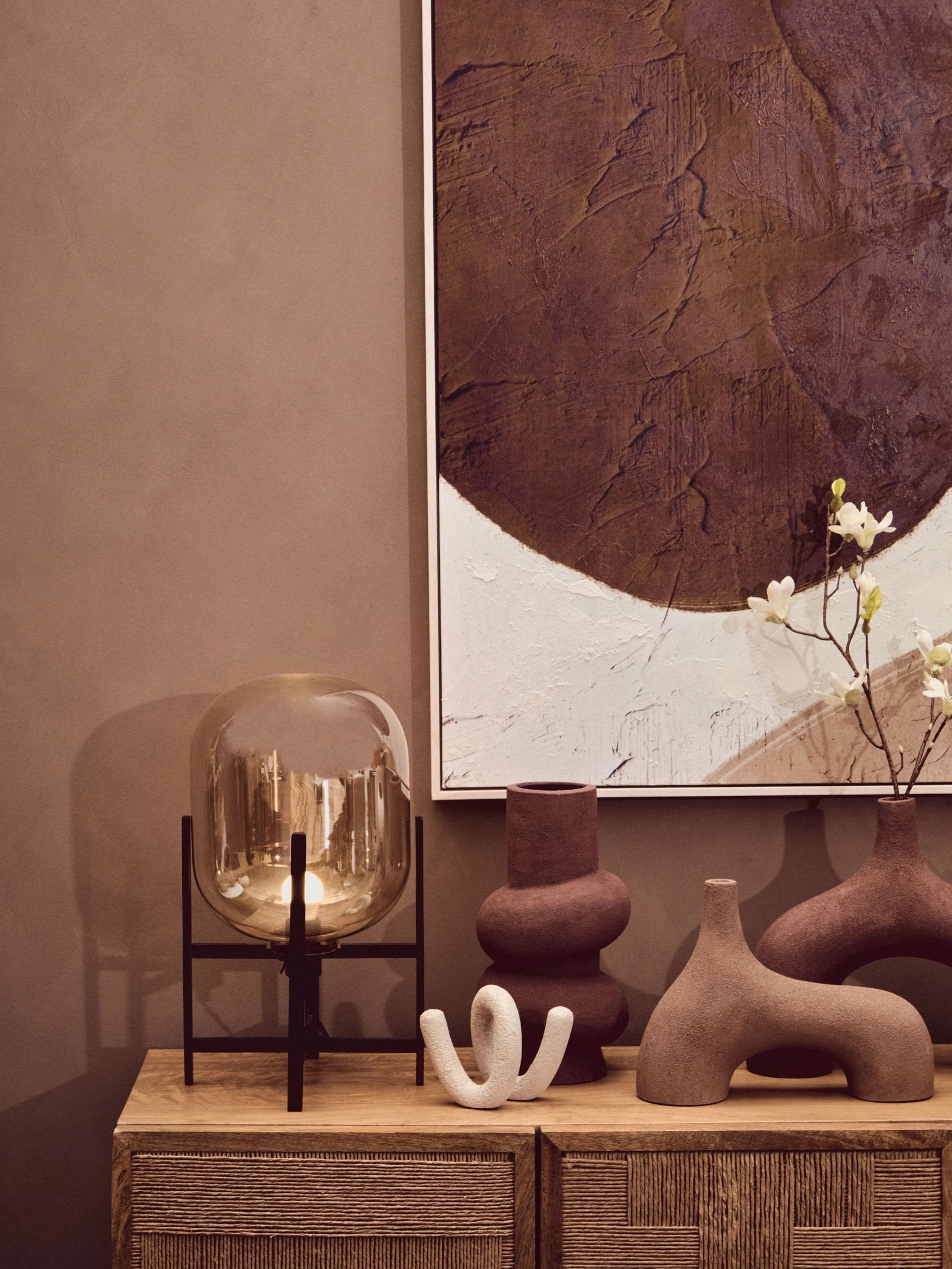 Vector Champagne Glass & Black Metal Table Lamp