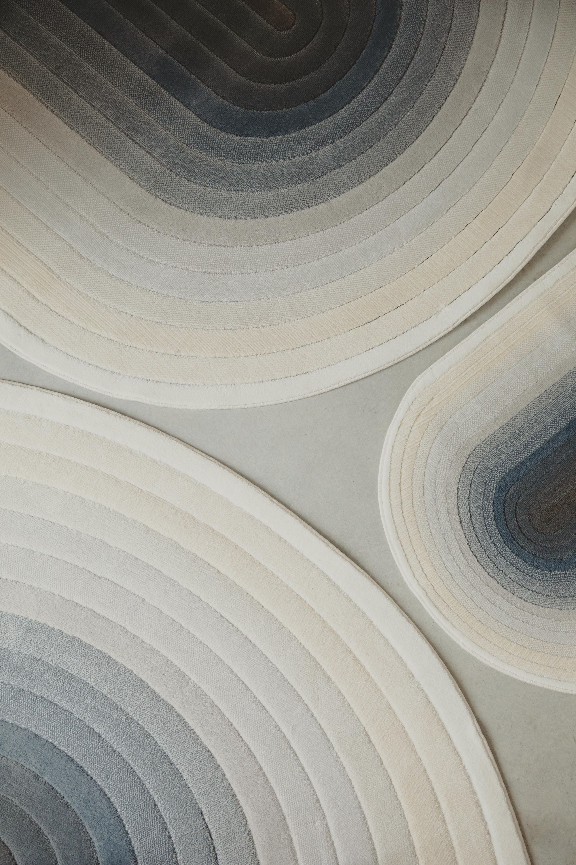 Zuiver Olympic Indigo Blue Gradient Oval rug 200x290