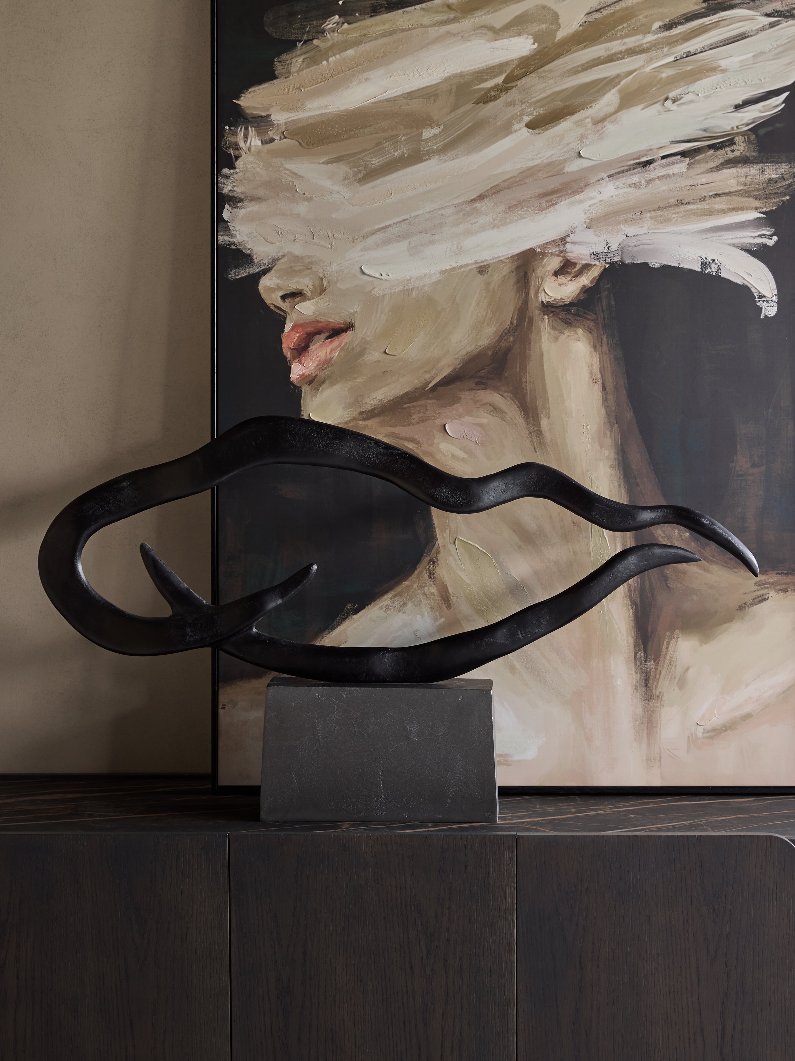 Isla Textured Black XL Sculpture lifestyle