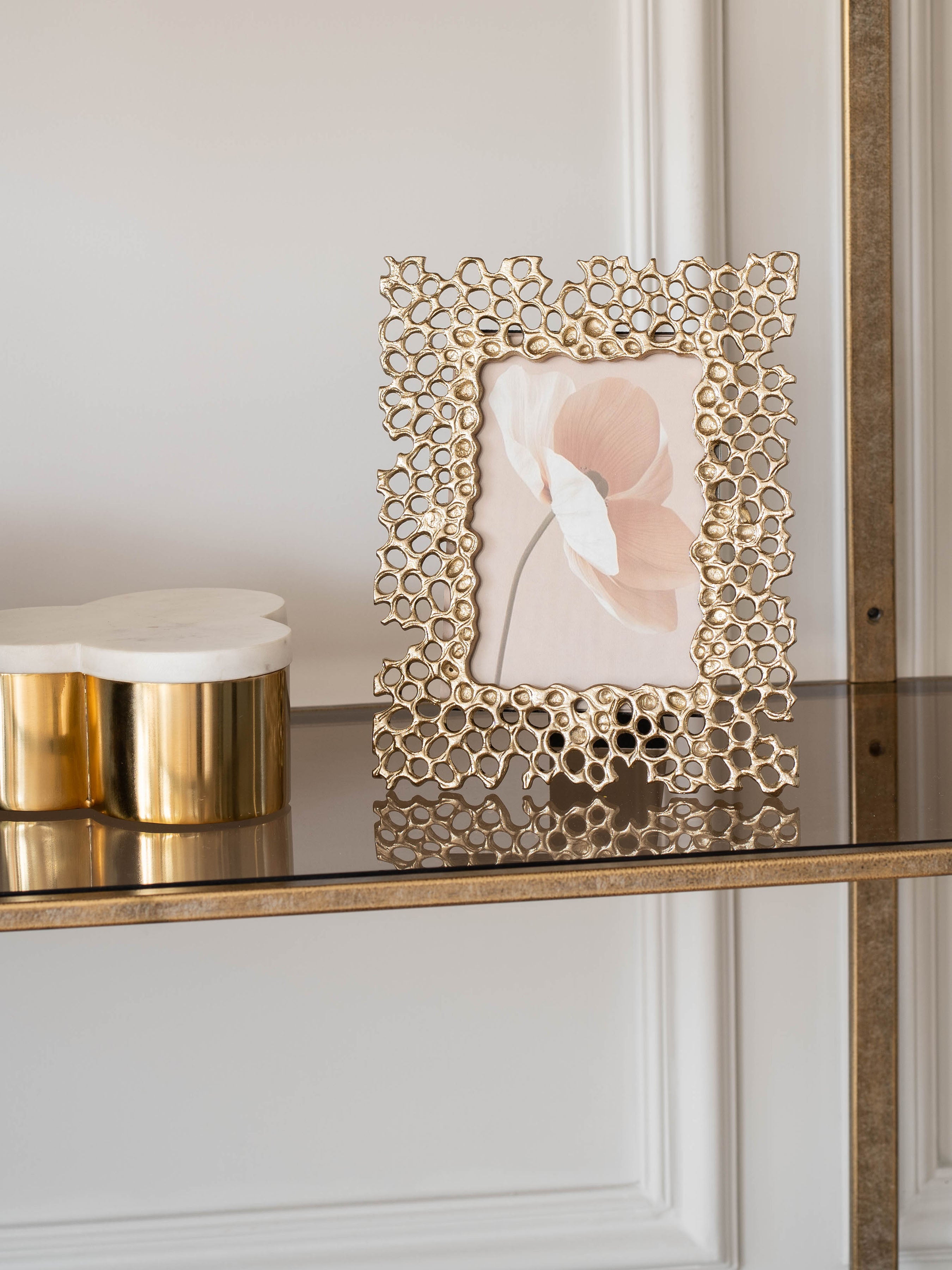 Miel Cast Aluminium 4×6 Photo Frame — lifestyle 6