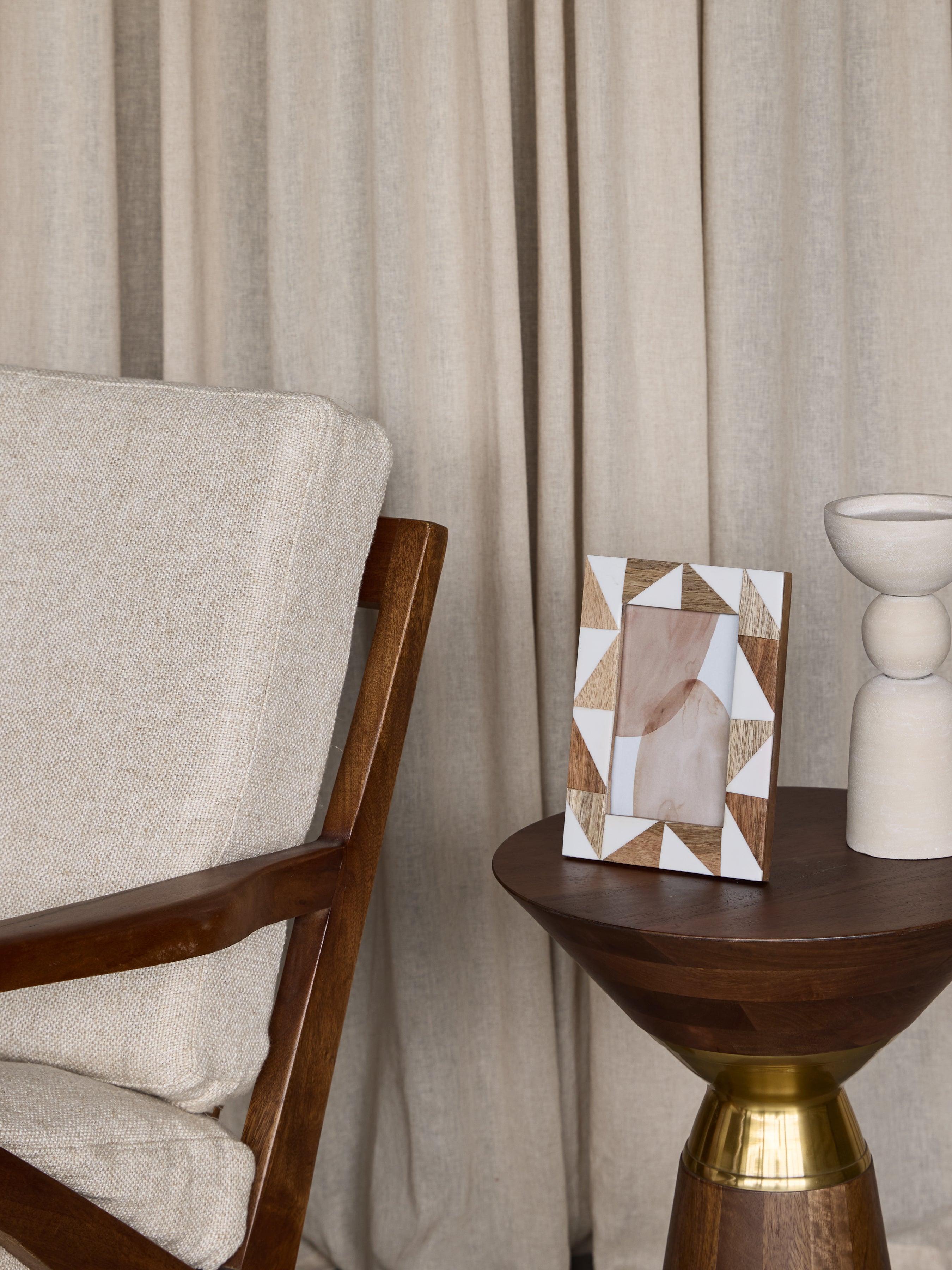 Geometric Resin Photo Frame 4x6 lifestyle