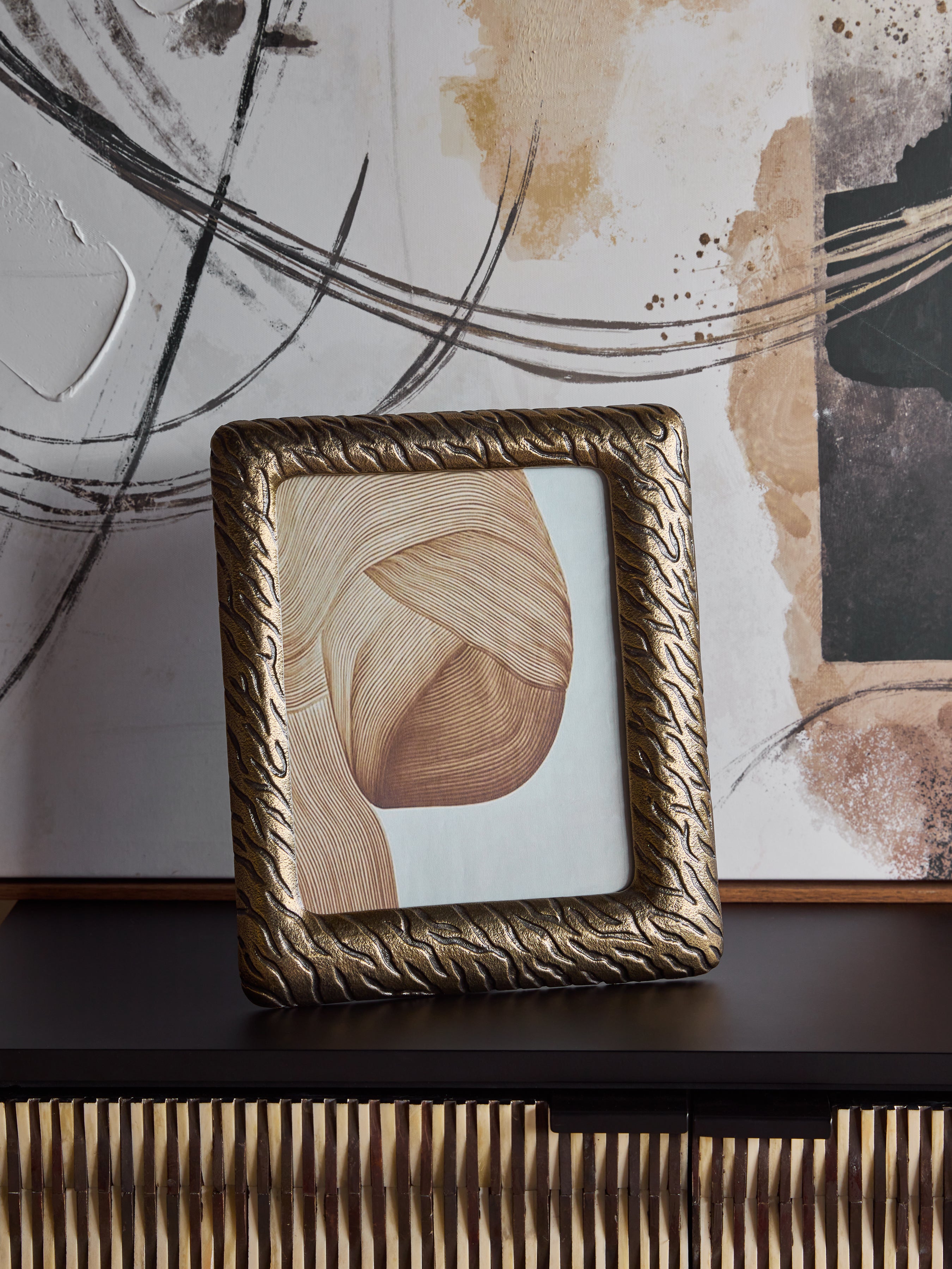 Kavari Tiger 8×10 Photo Frame — lifestyle 6