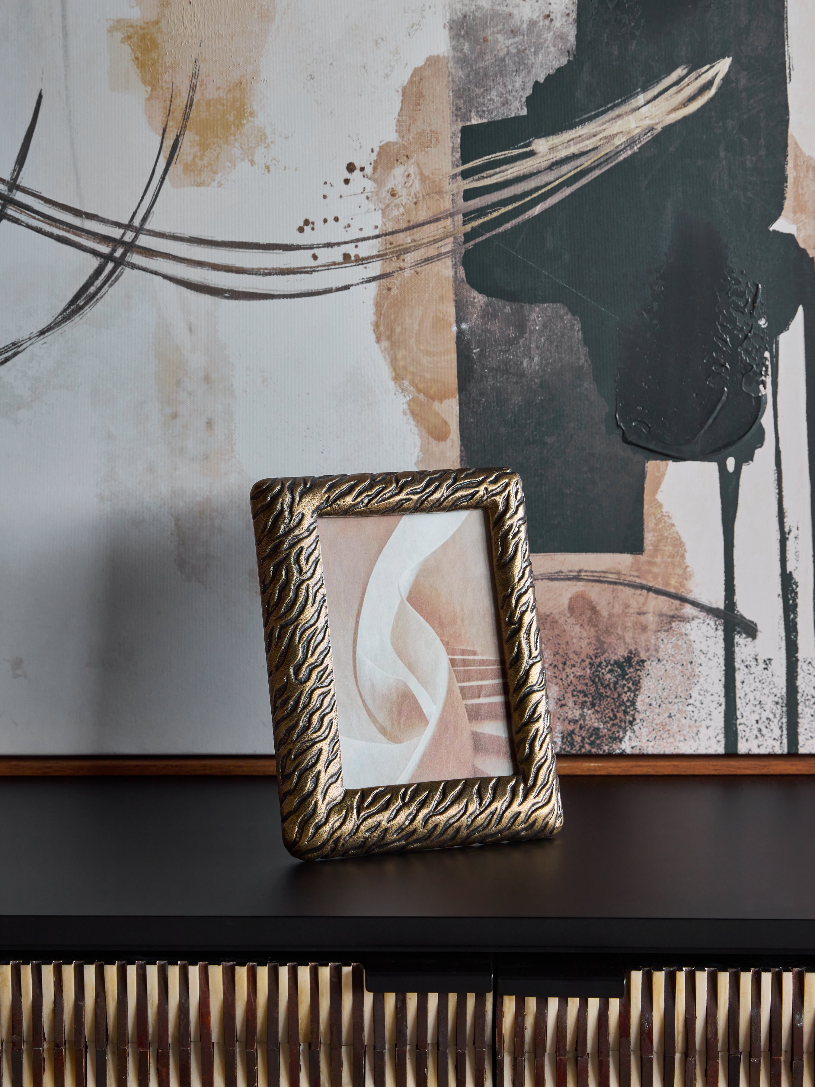 Kavari Tiger 5×7 Photo Frame — lifestyle 6