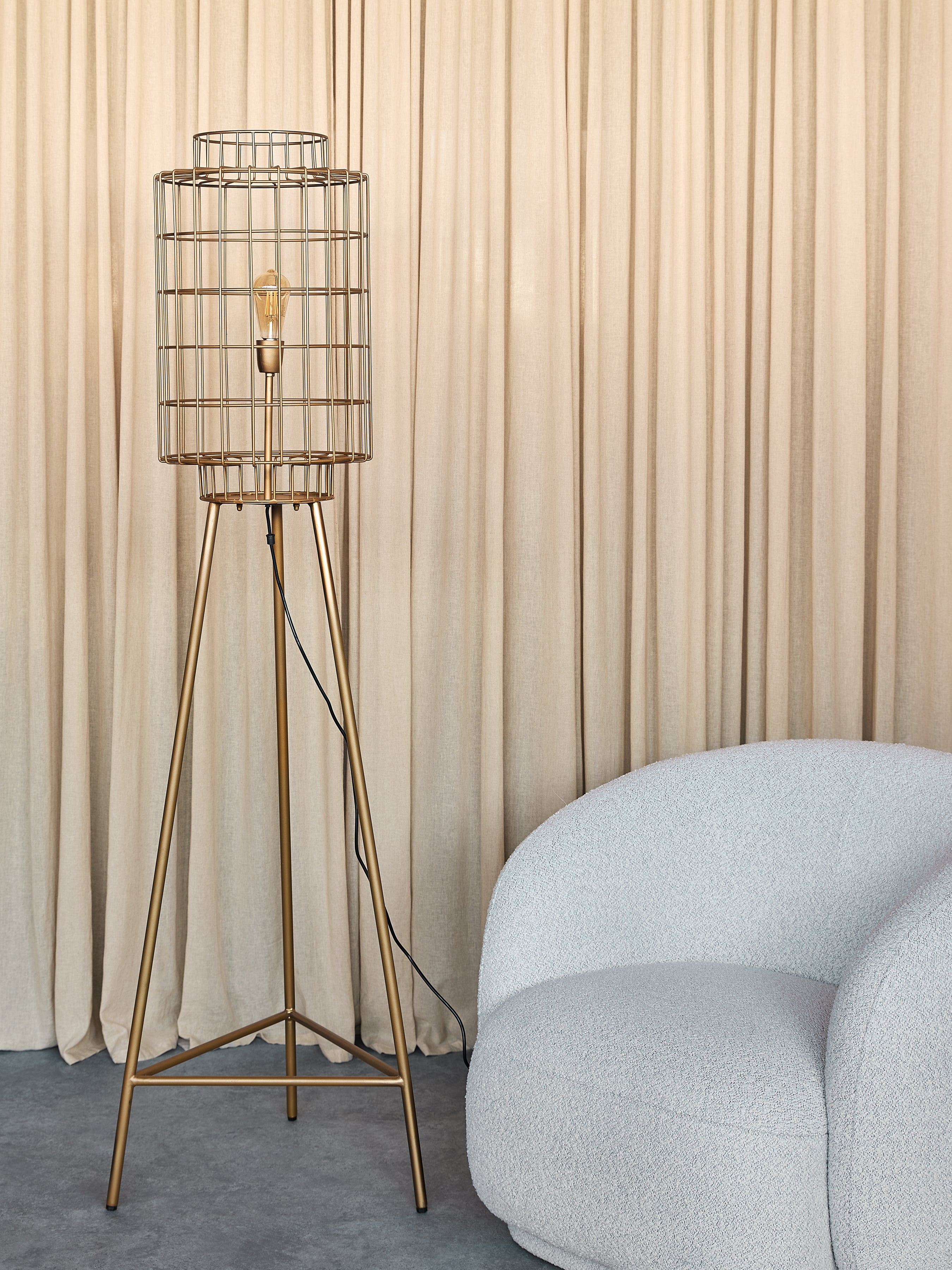 Mira Wire Floor Lamp — lifestyle 6