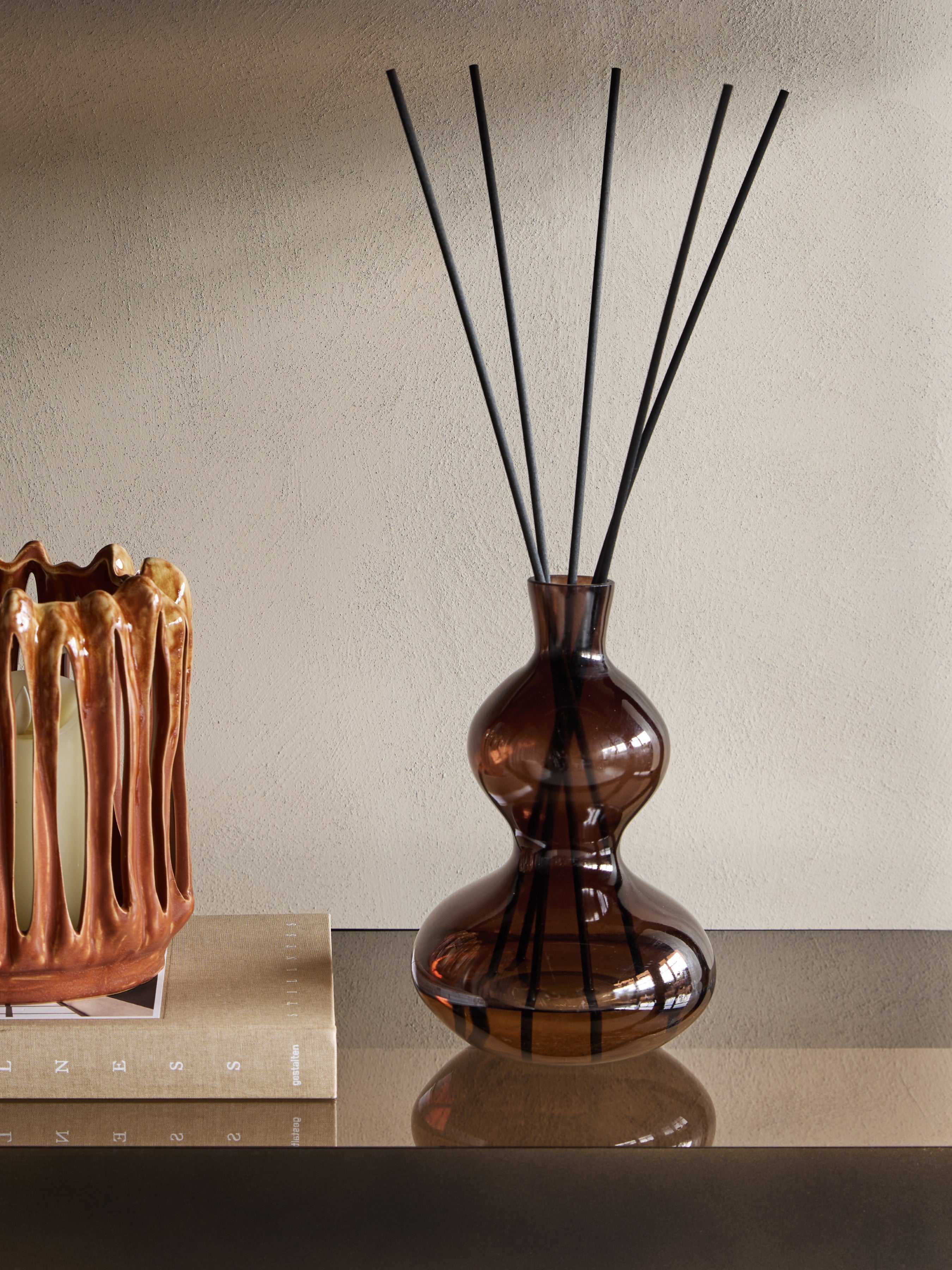 Palo Santo, Amyris, Clove & Vetiver 500ml Reed Diffuser — lifestyle 5