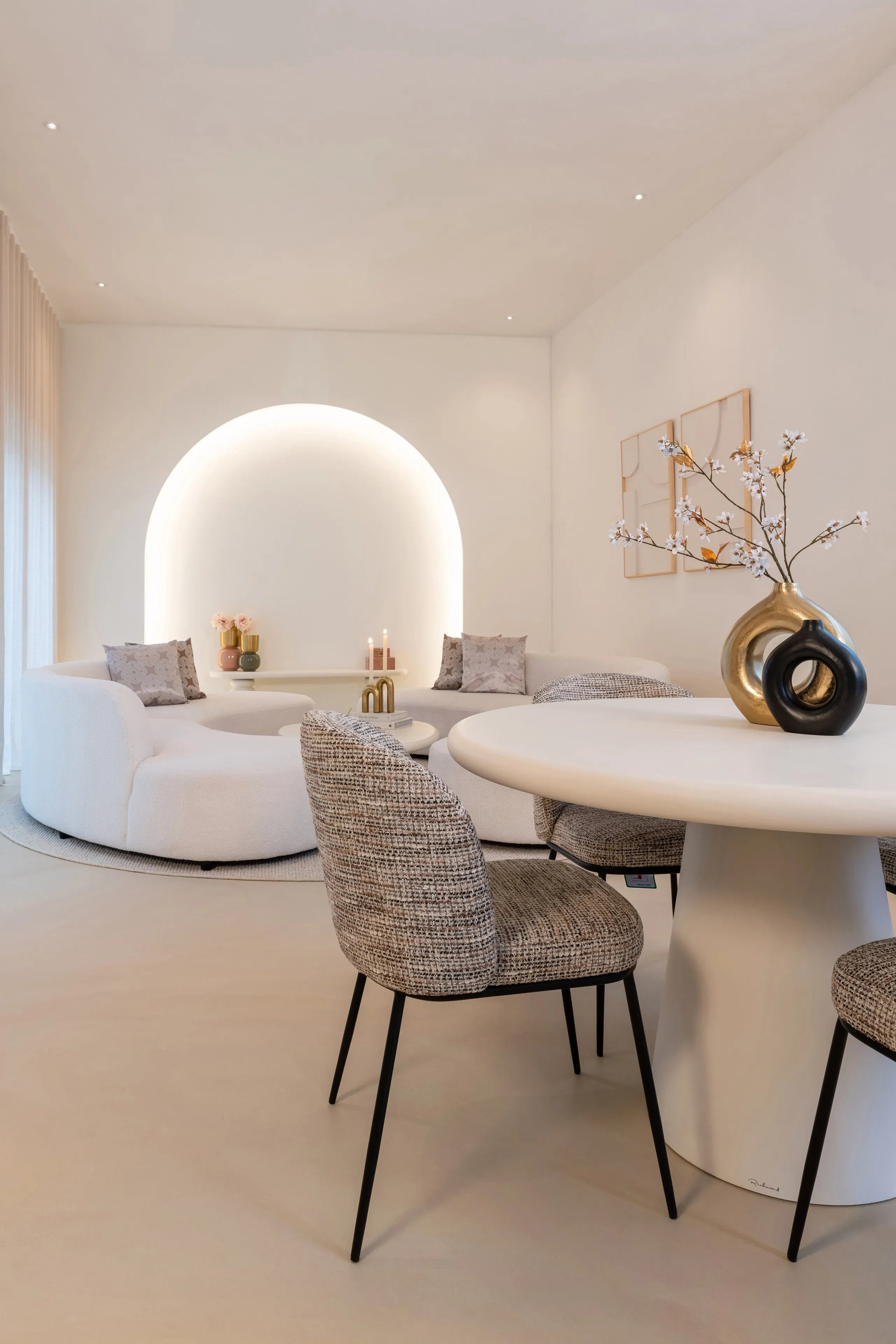 Richmond Interiors Felice Black Donut Vase