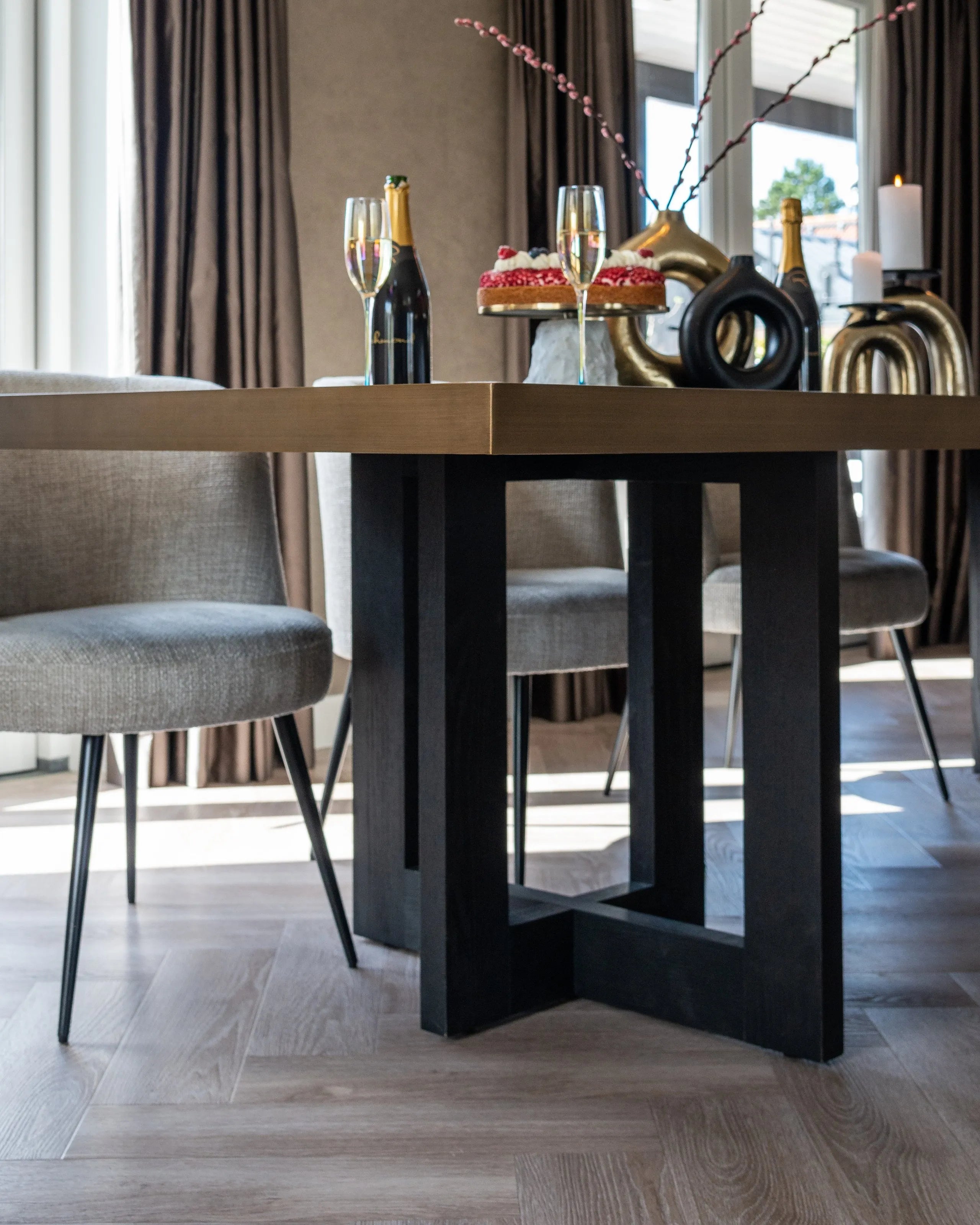 Richmond Interiors Felice Black Donut Vase