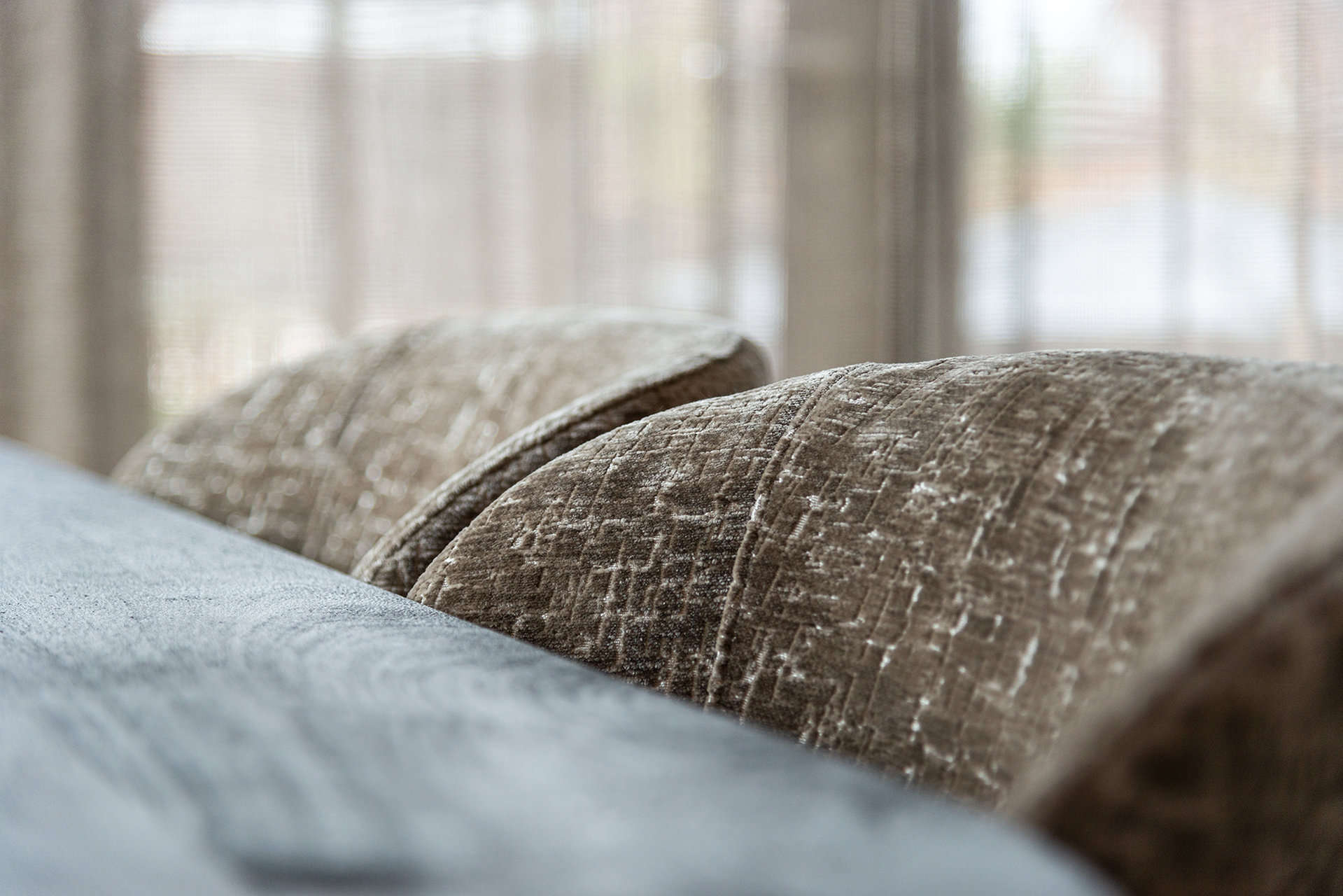 Richmond Interiors Hudson Black Mango Wood Oval Dining Table | 6-8 Seater - CLEARANCE