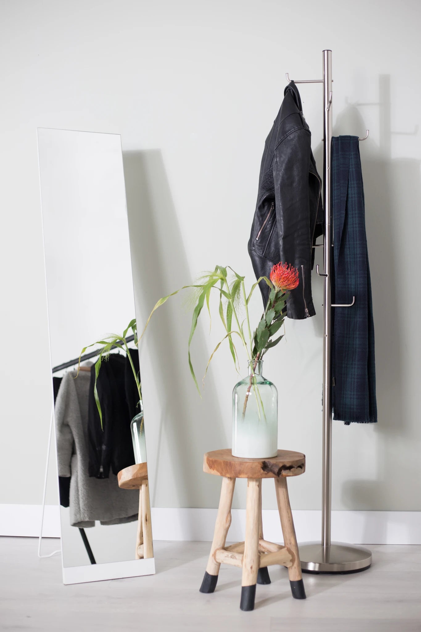 Stand White Steel Mirror