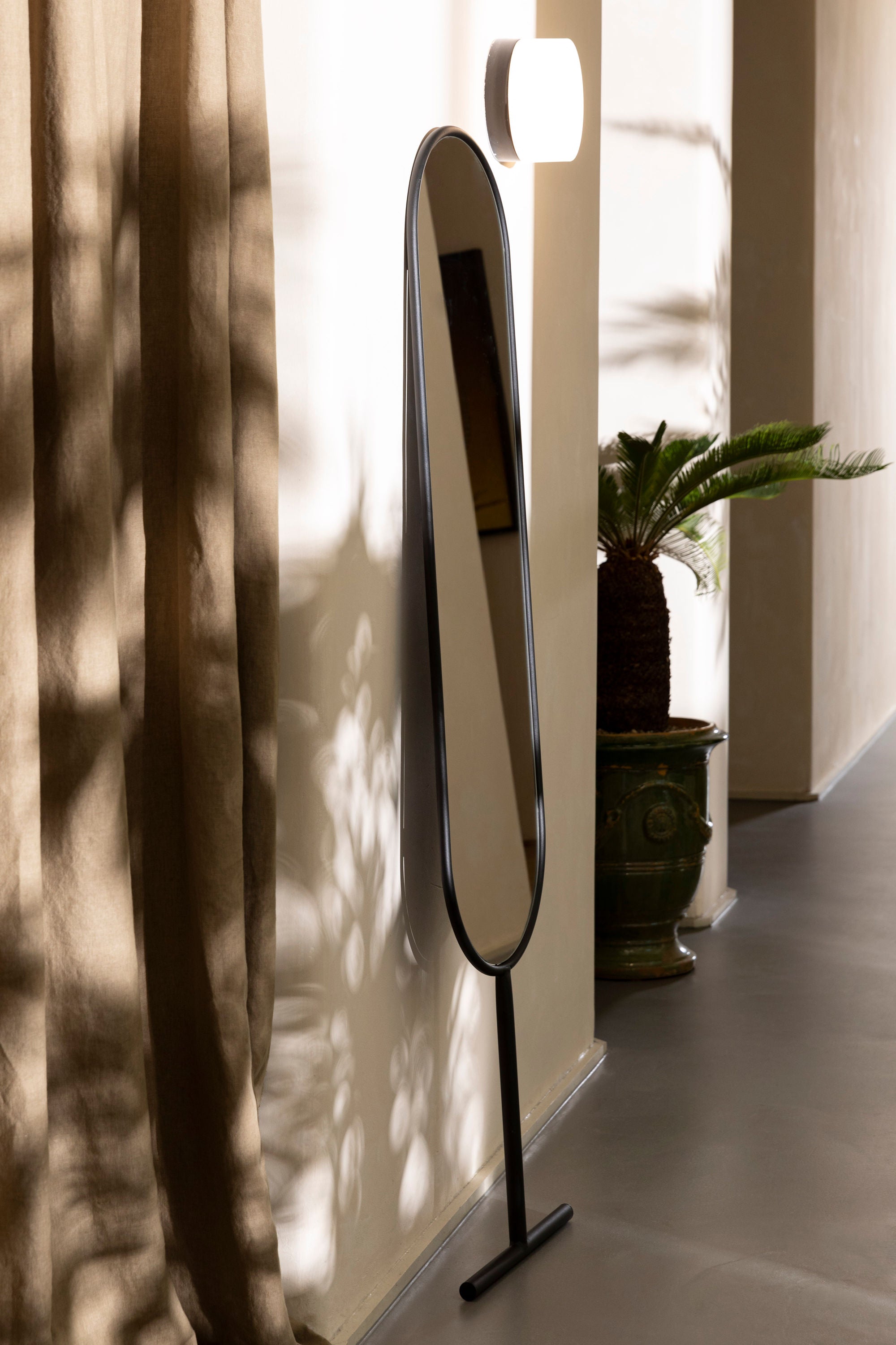 Zuiver Tess Black Oval Leaner Mirror