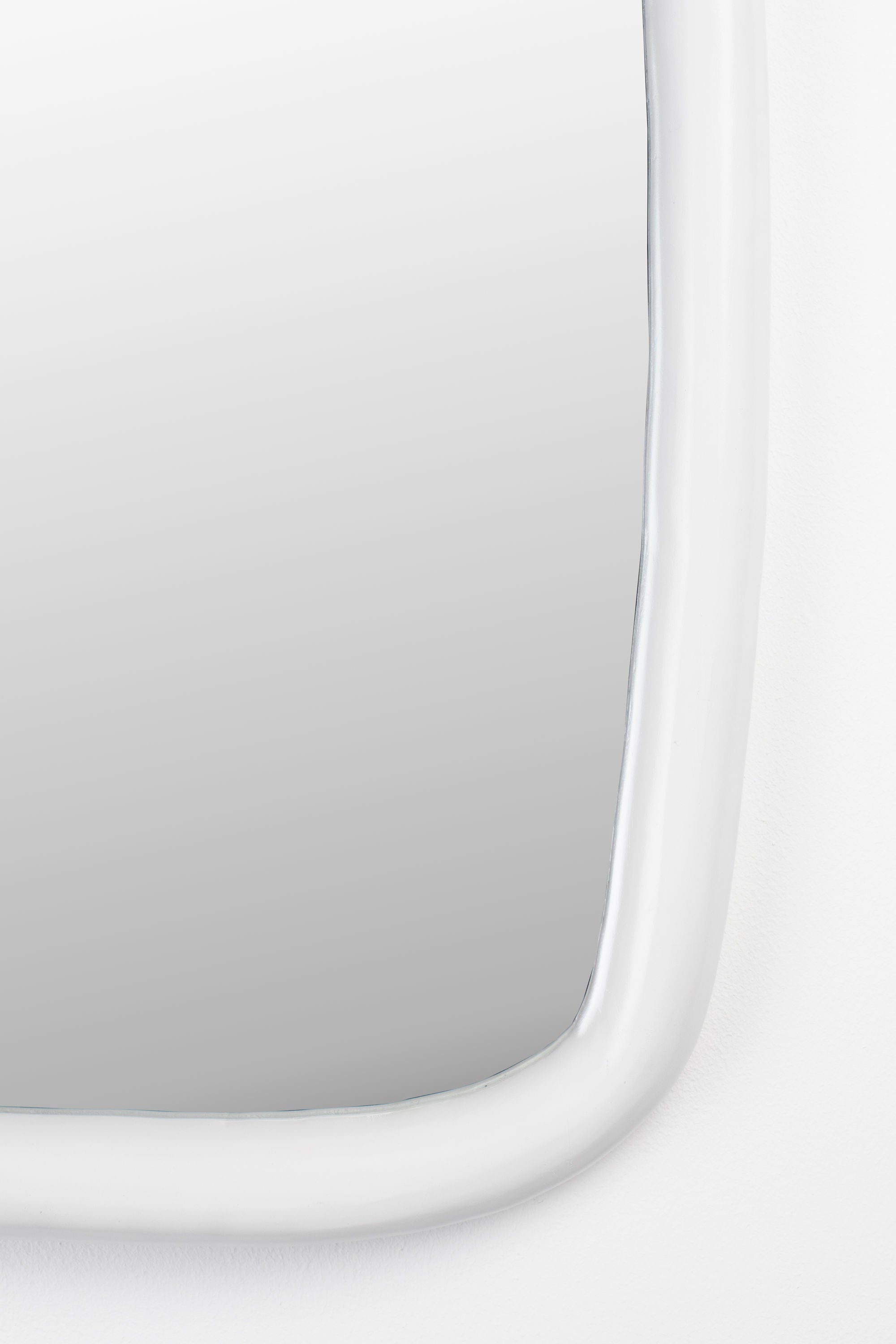 Zuiver Looks Organic Off-White Mango Wood Wall Mirror Medium