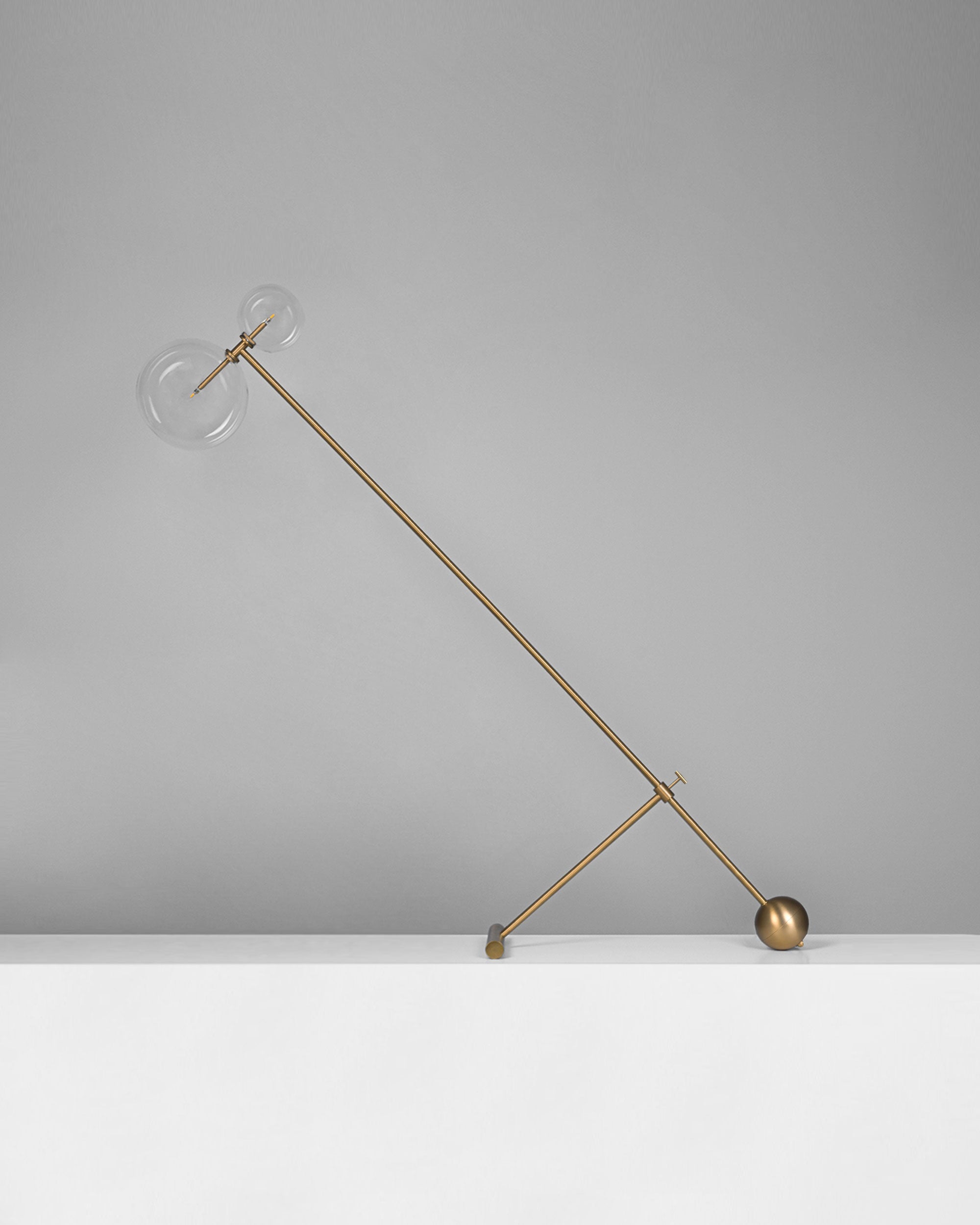 Schwung Zosia Burnished Brass Transparent Globe Floor Lamp