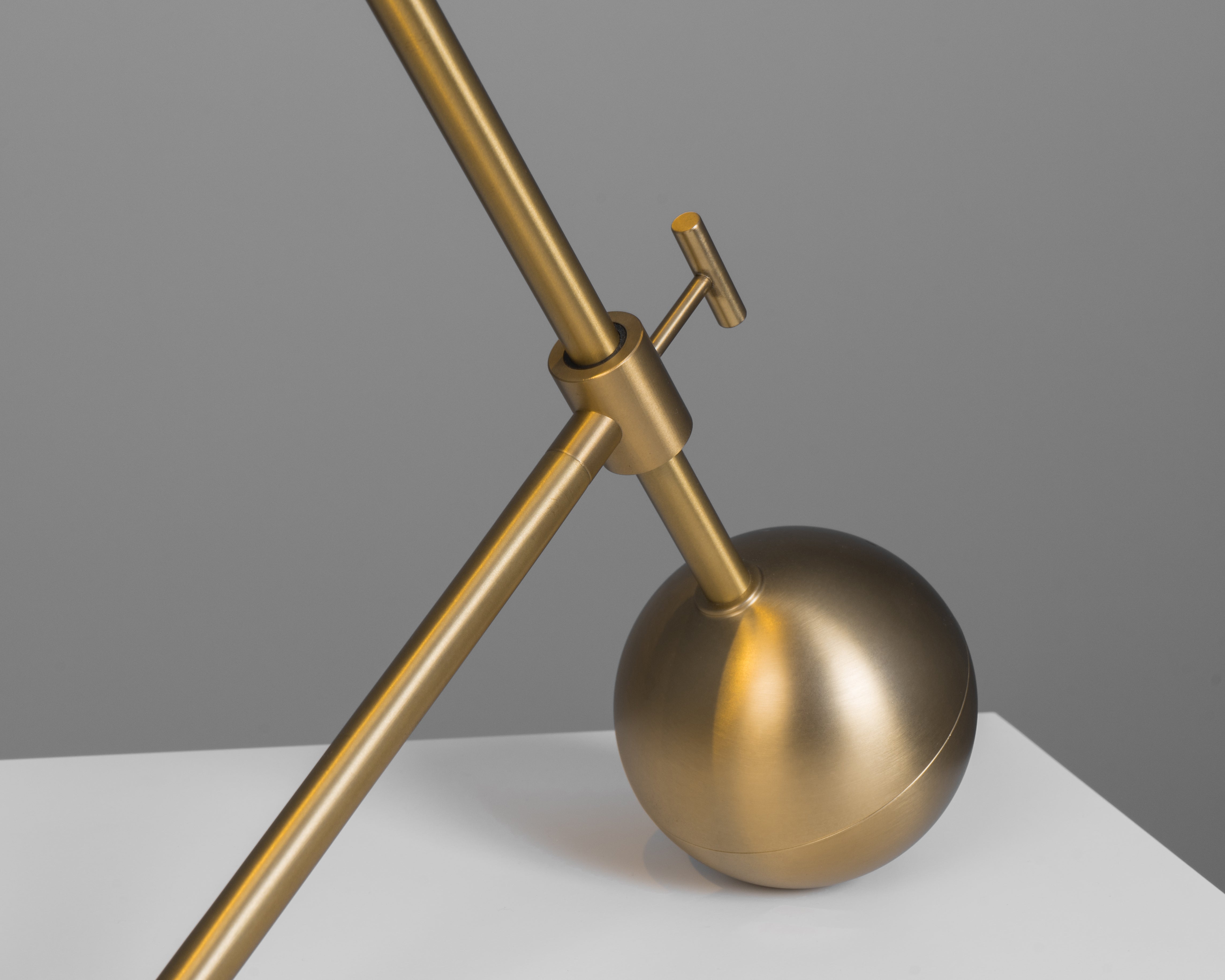 Schwung Zosia Burnished Brass Transparent Globe Table Lamp