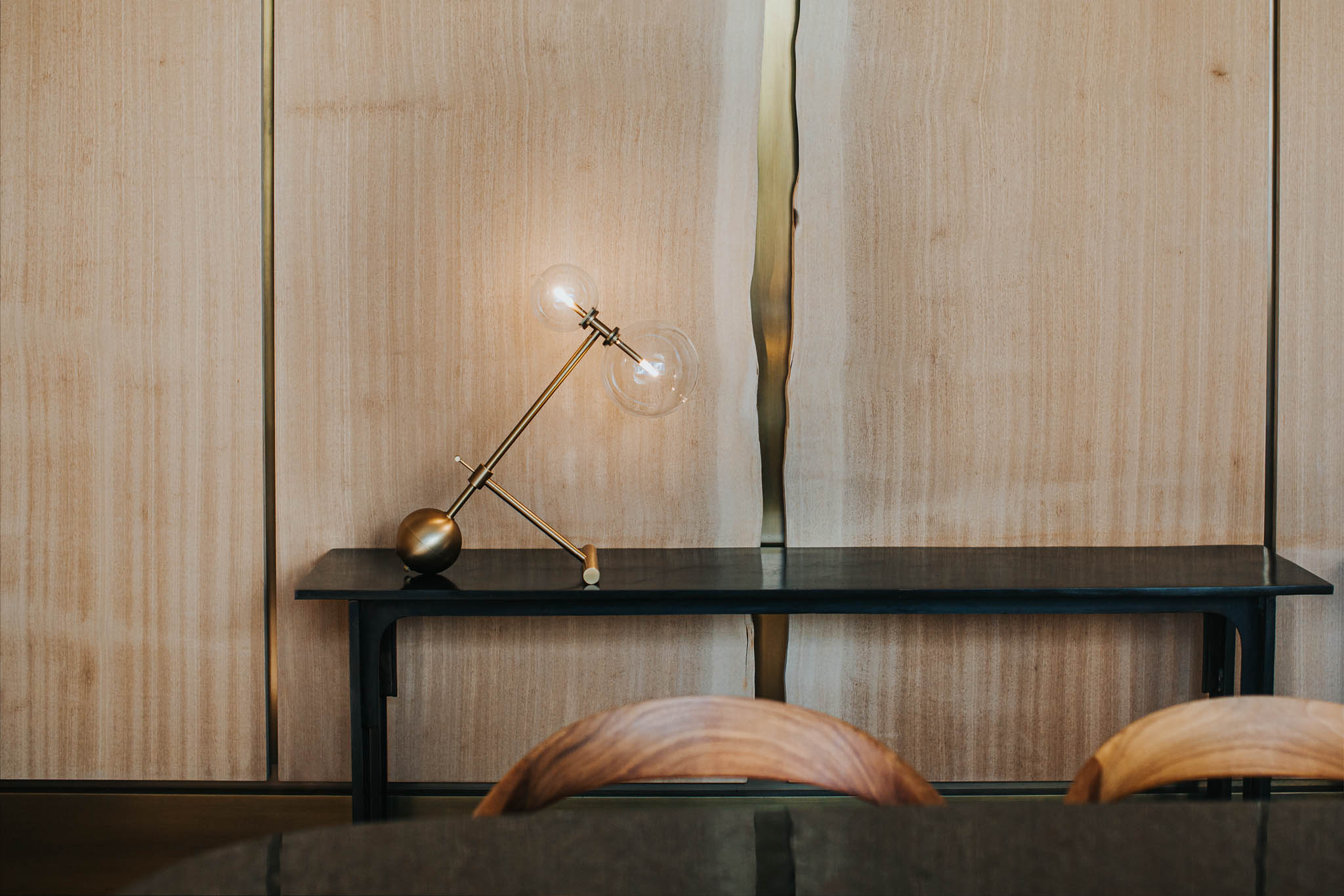 Schwung Zosia Burnished Brass Transparent Globe Table Lamp