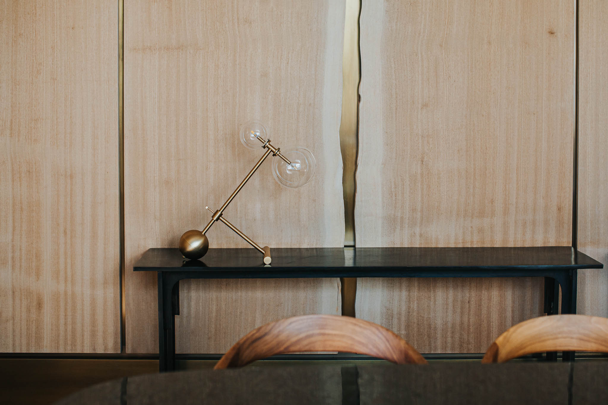 Schwung Zosia Burnished Brass Transparent Globe Table Lamp