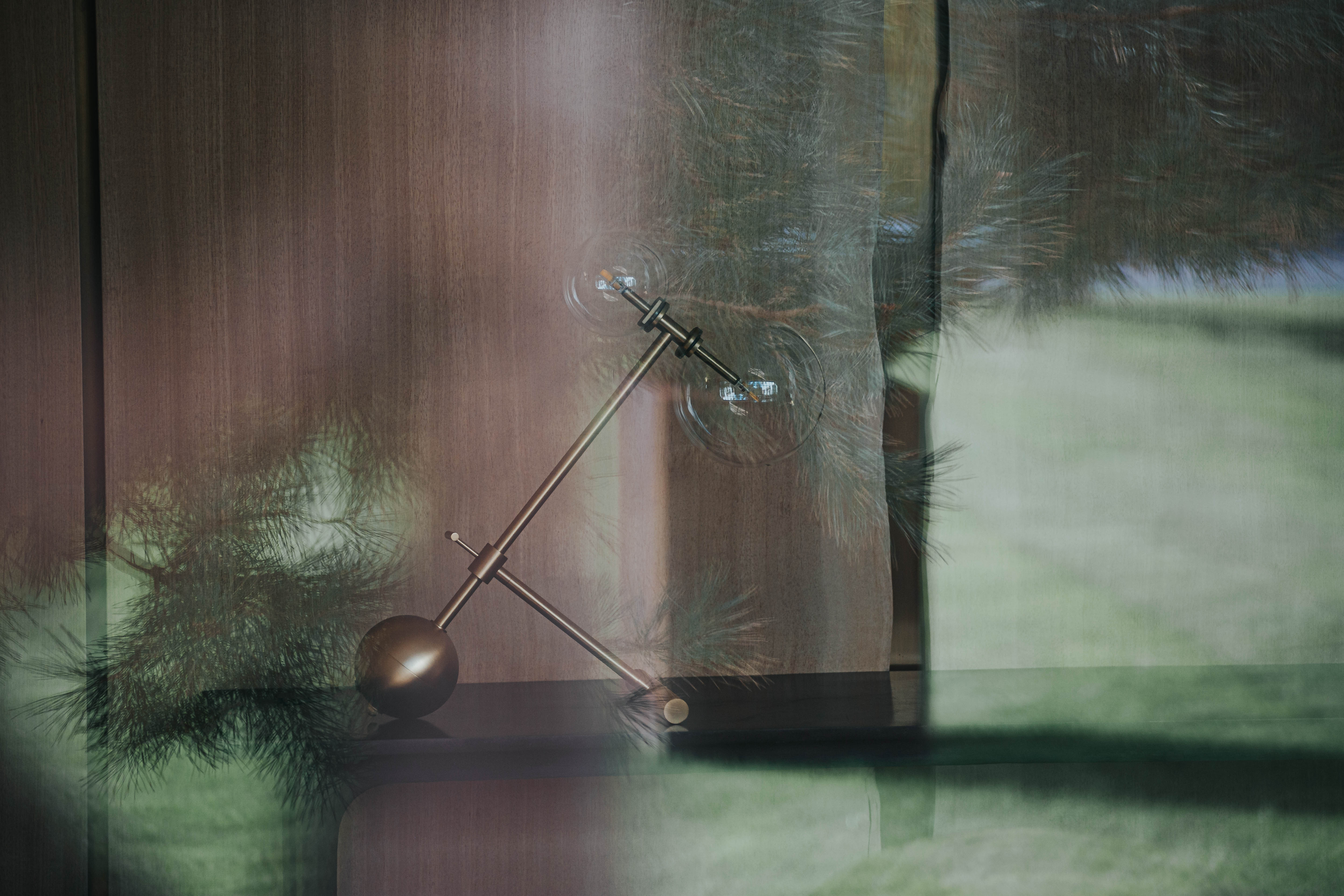 Schwung Zosia Burnished Brass Transparent Globe Table Lamp