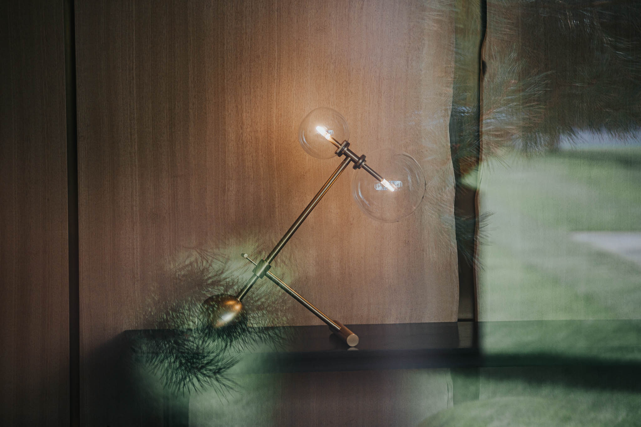 Schwung Zosia Burnished Brass Transparent Globe Table Lamp