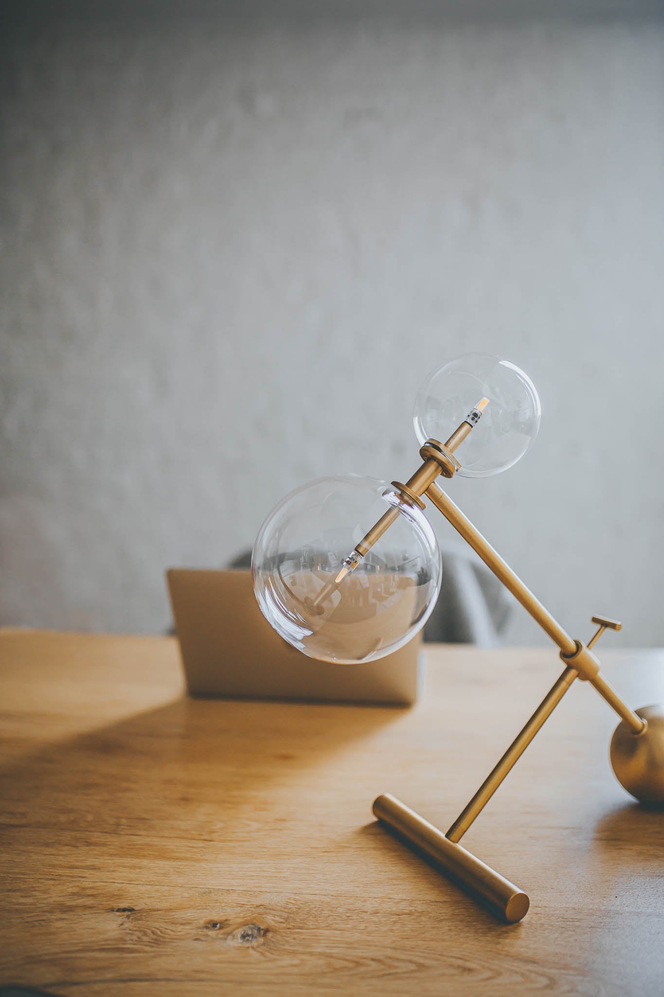 Schwung Zosia Burnished Brass Transparent Globe Table Lamp