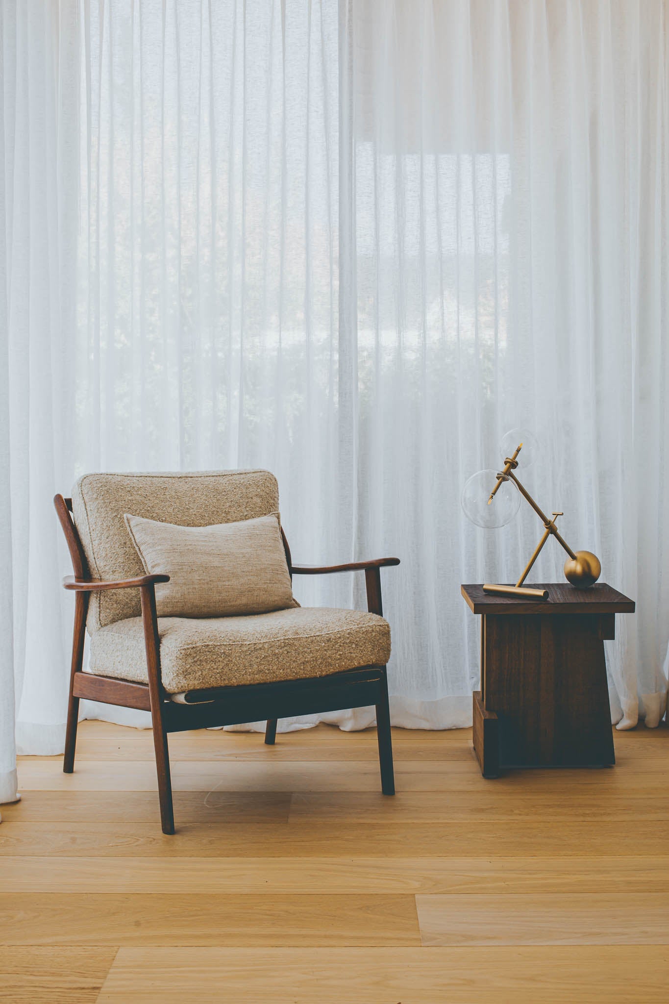 Schwung Zosia Burnished Brass Transparent Globe Table Lamp