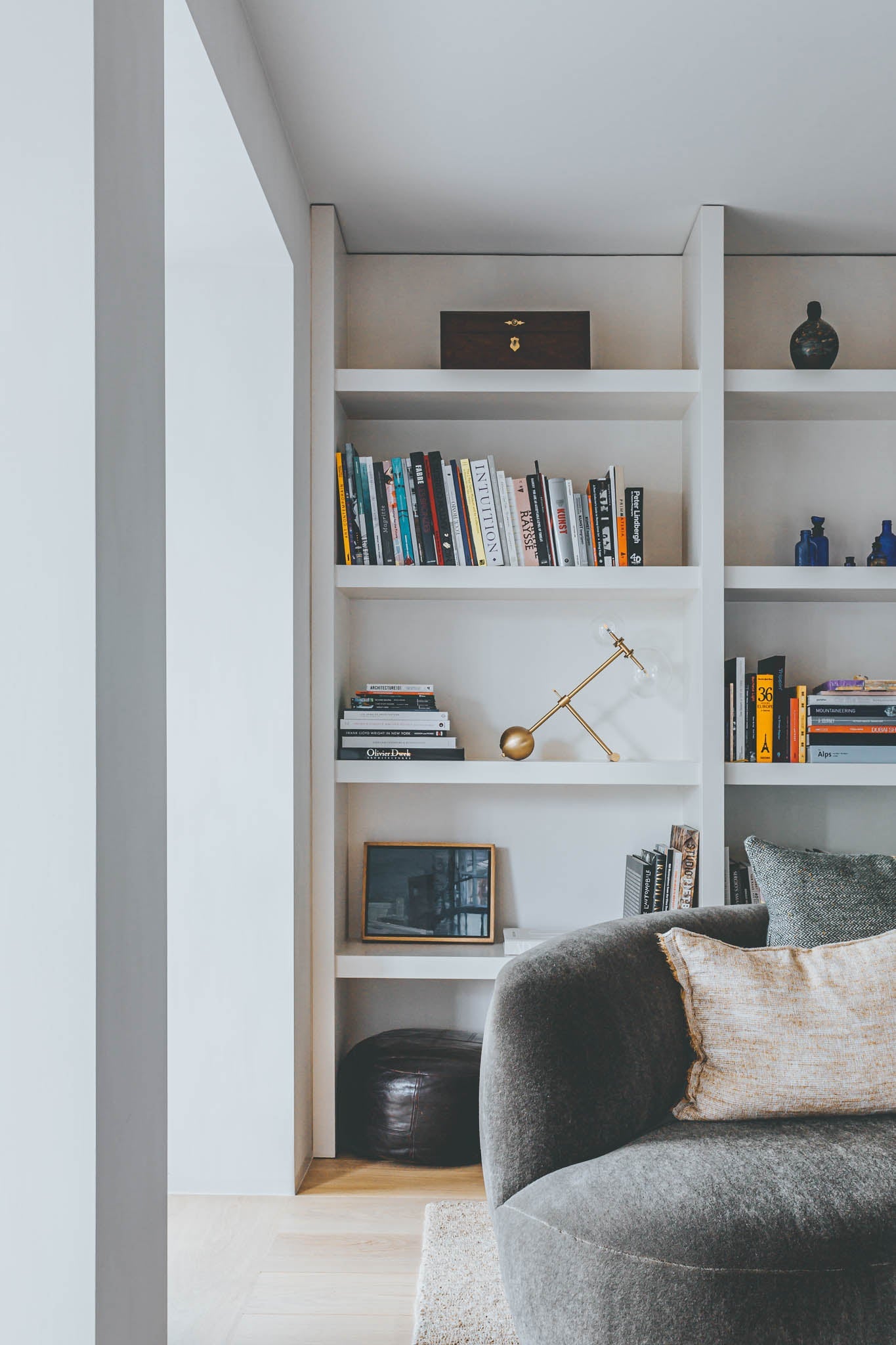 Schwung Zosia Burnished Brass Transparent Globe Table Lamp