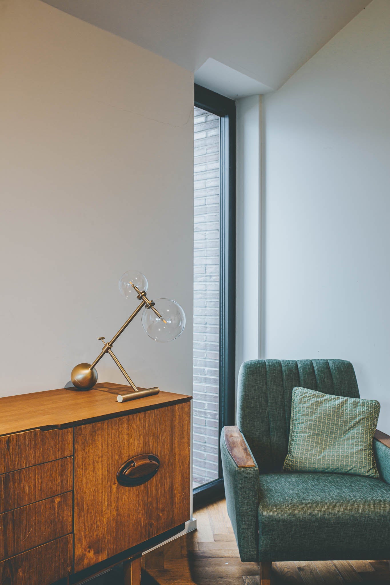 Schwung Zosia Burnished Brass Transparent Globe Table Lamp