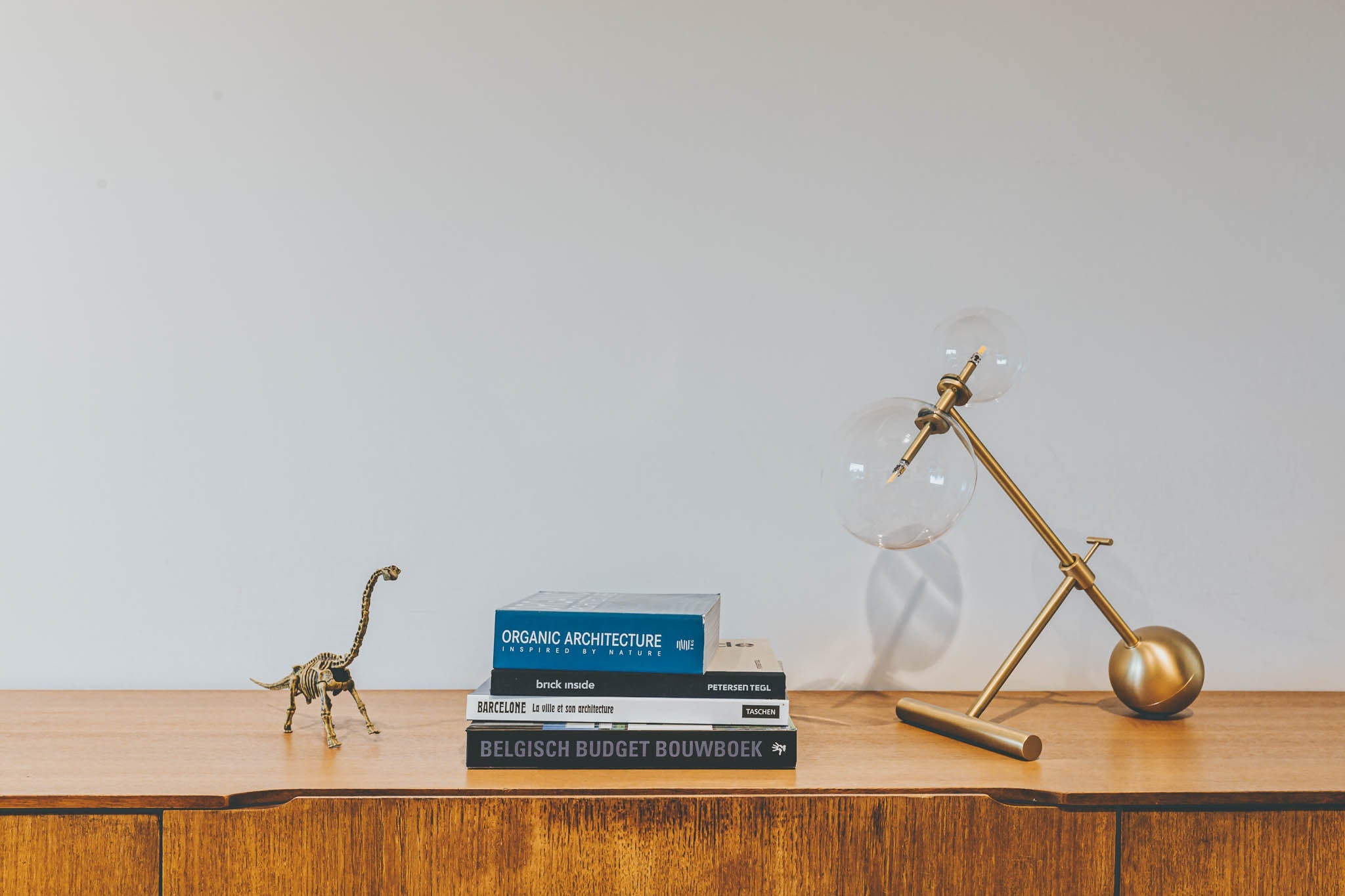 Schwung Zosia Burnished Brass Transparent Globe Table Lamp