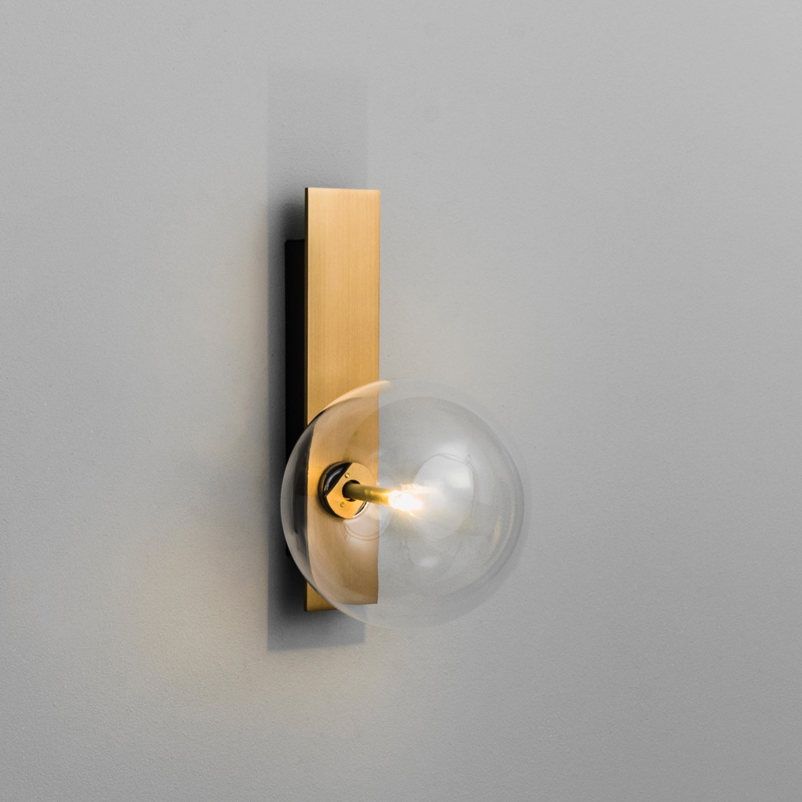 Schwung Oslo Single Burnished Brass Transparent Globe Wall Light