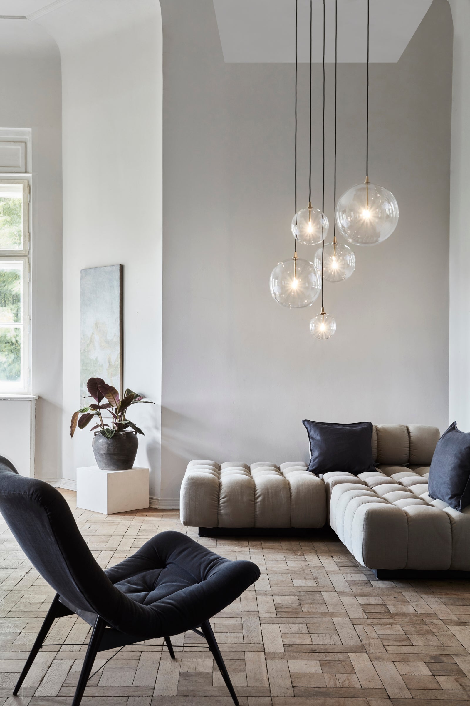 Schwung Cluster 5 Burnished Brass Transparent Globe Mix Chandelier