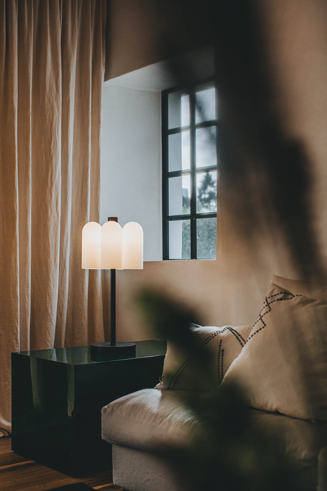 Schwung Odyssey 6 Black Gunmetal Table Lamp