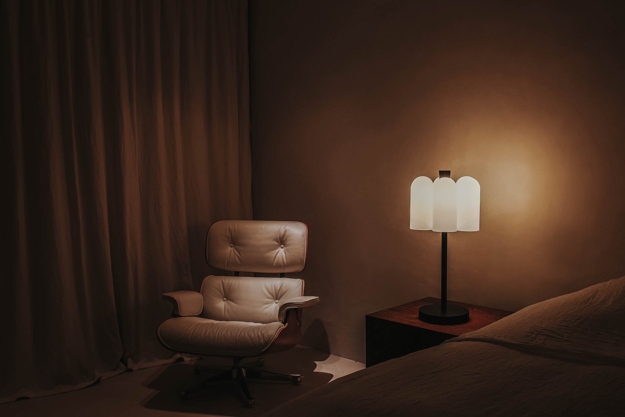 Schwung Odyssey 6 Black Gunmetal Table Lamp