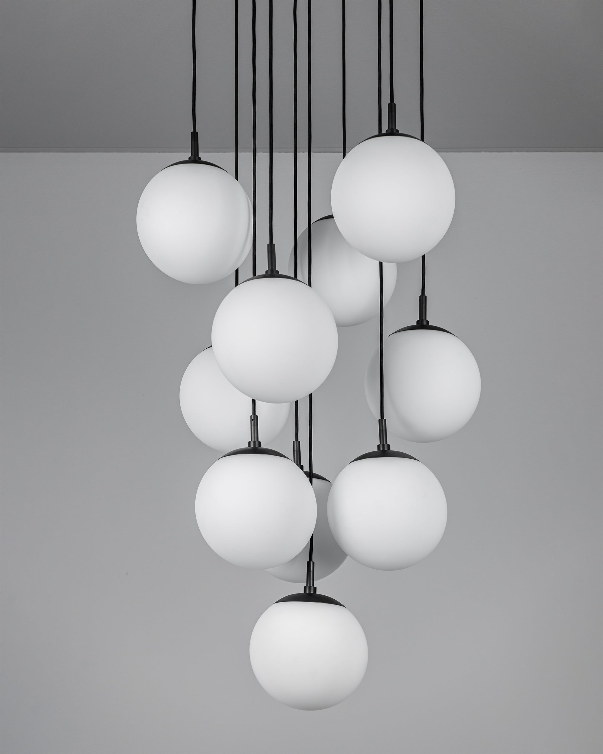 Schwung Globe Cluster Chandelier 10 Lights