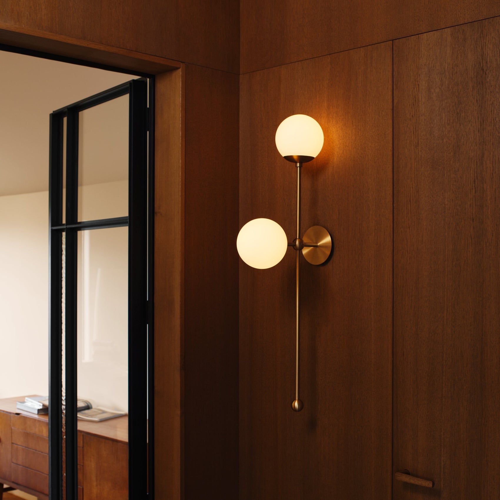 Schwung Globe Dual Globe Wall Light