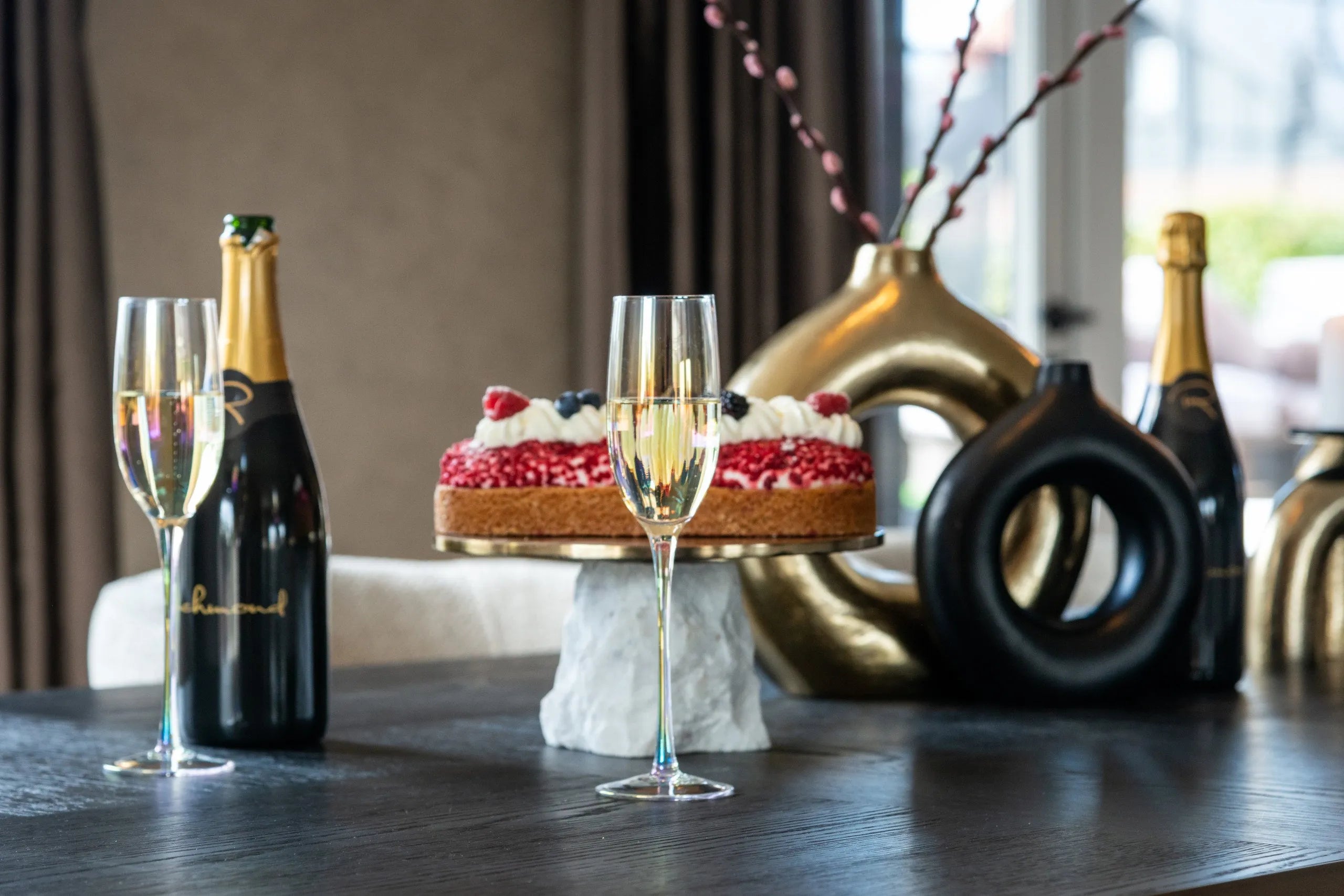 Richmond Interiors Felice Black Donut Vase