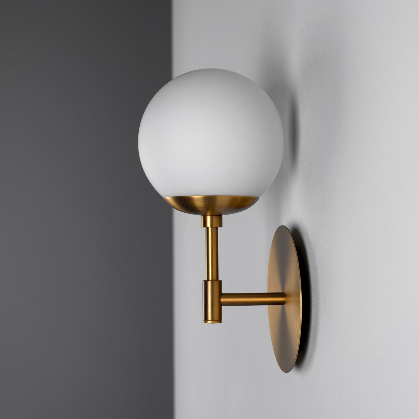 Schwung Sunset Globe Wall Light