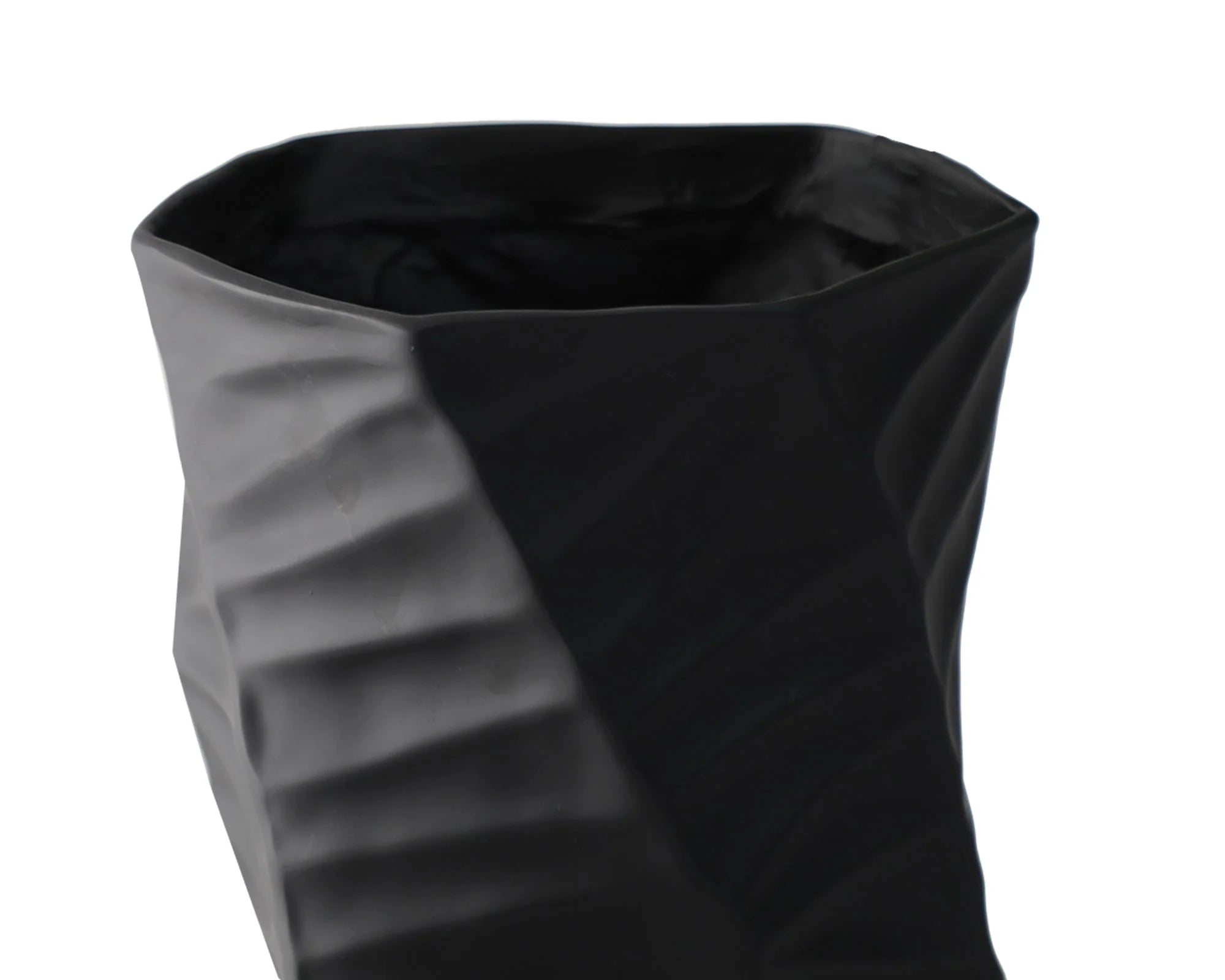 Ivor Black Resin Wavy Vase