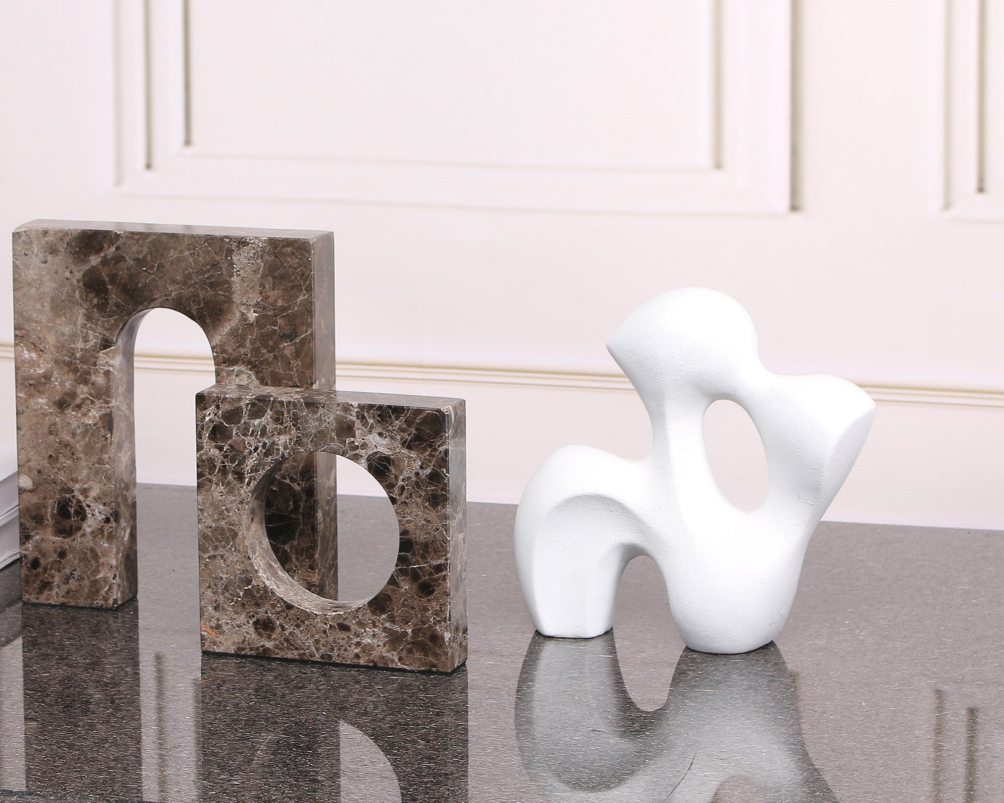 Ava Resin Sculpture - White